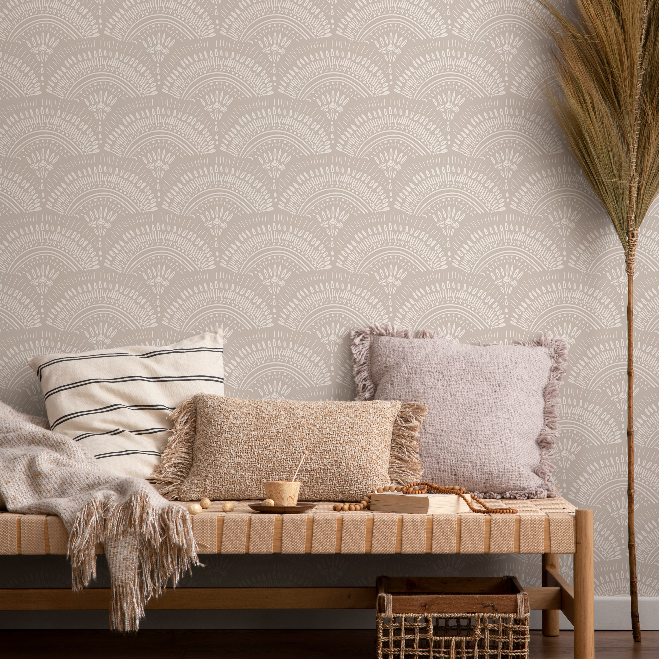 Art Deco Wallpaper With A Scalloped Fan Motif In Taupe And Cream - C065