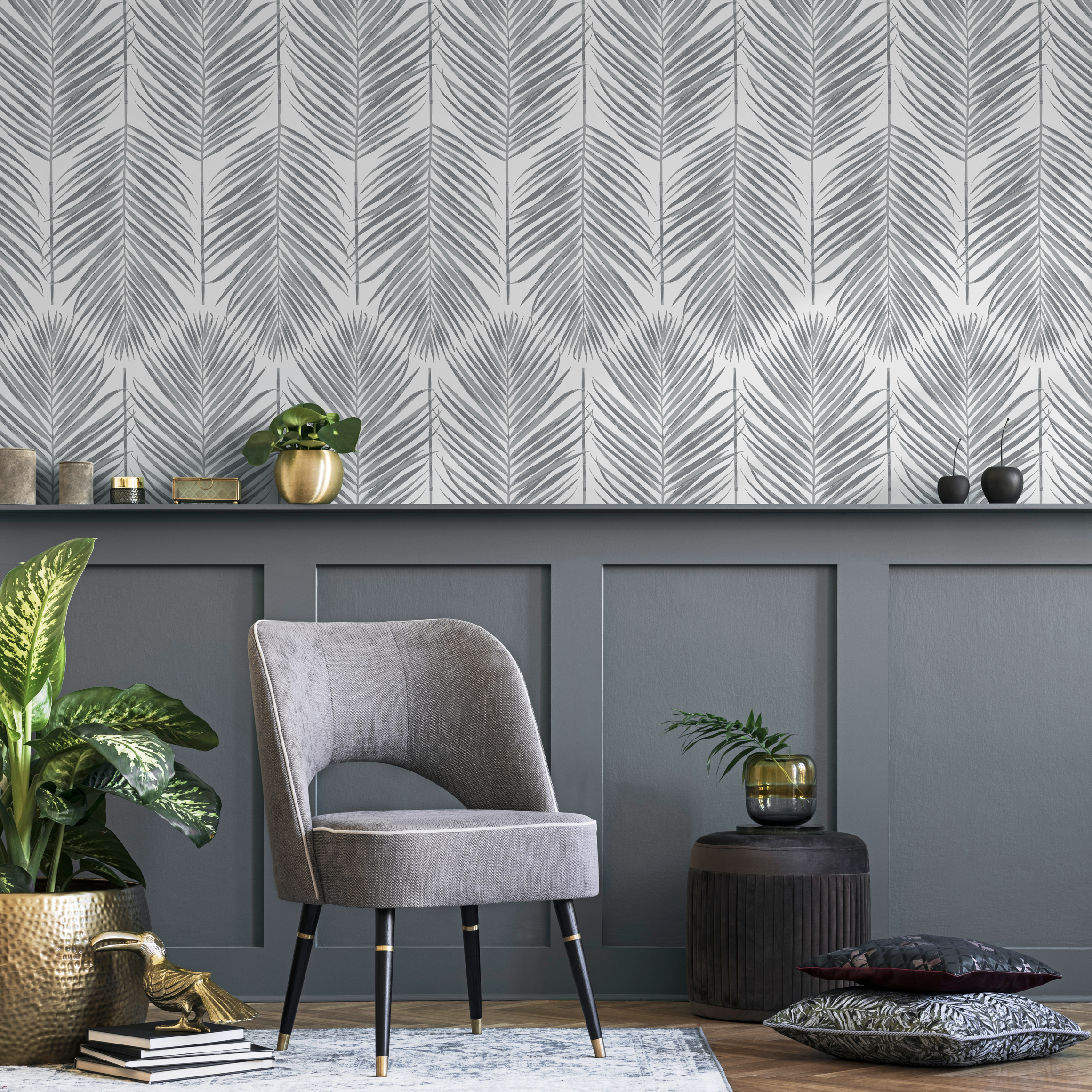 Botanical Wallpaper Featuring Vertical Palm Fronds In Gray - As1-c097