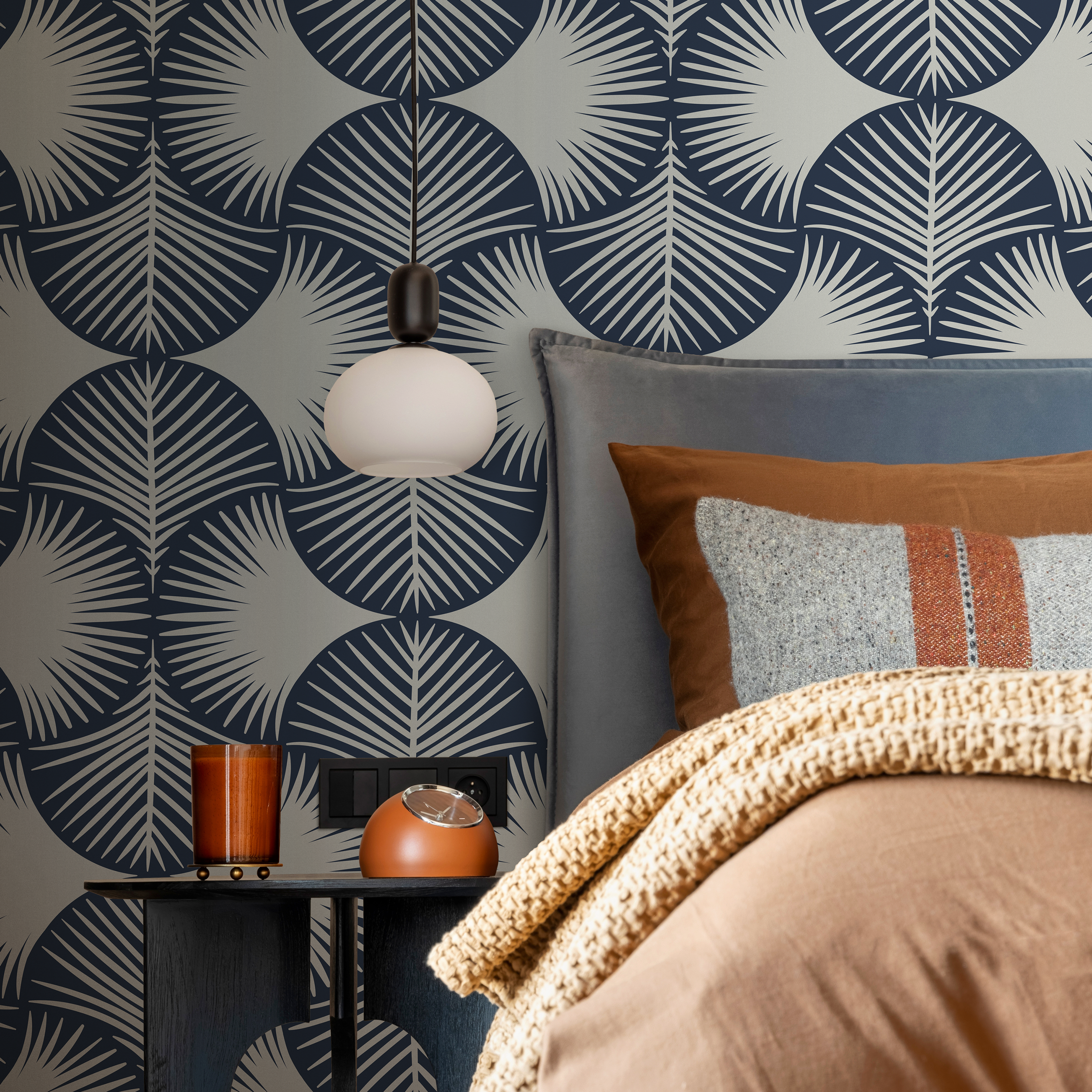 Art Deco Wallpaper With A Stylized Palm Leaf Motif In Navy Blue And Cream - C102