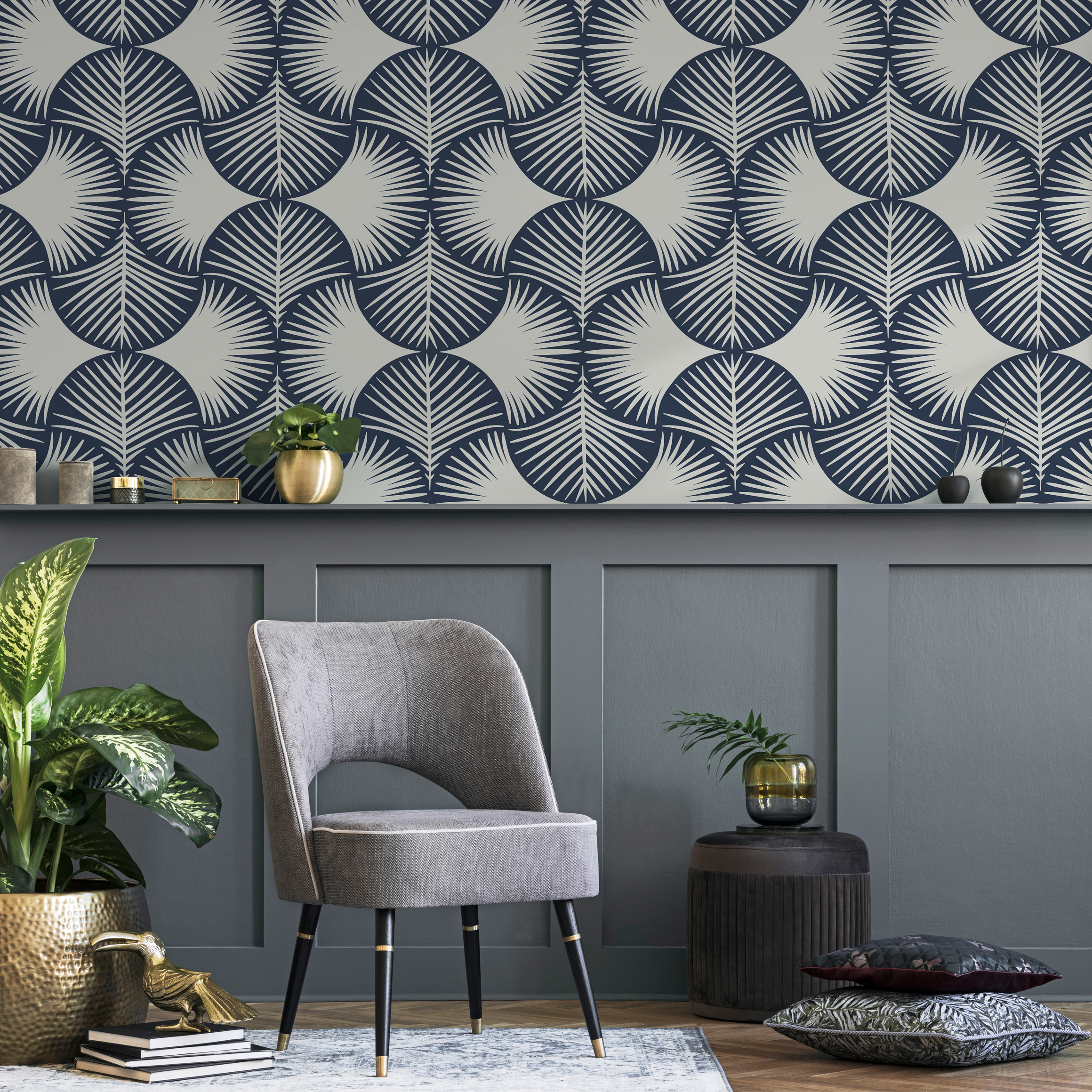 Art Deco Wallpaper With A Stylized Palm Leaf Motif In Navy Blue And Cream - C102