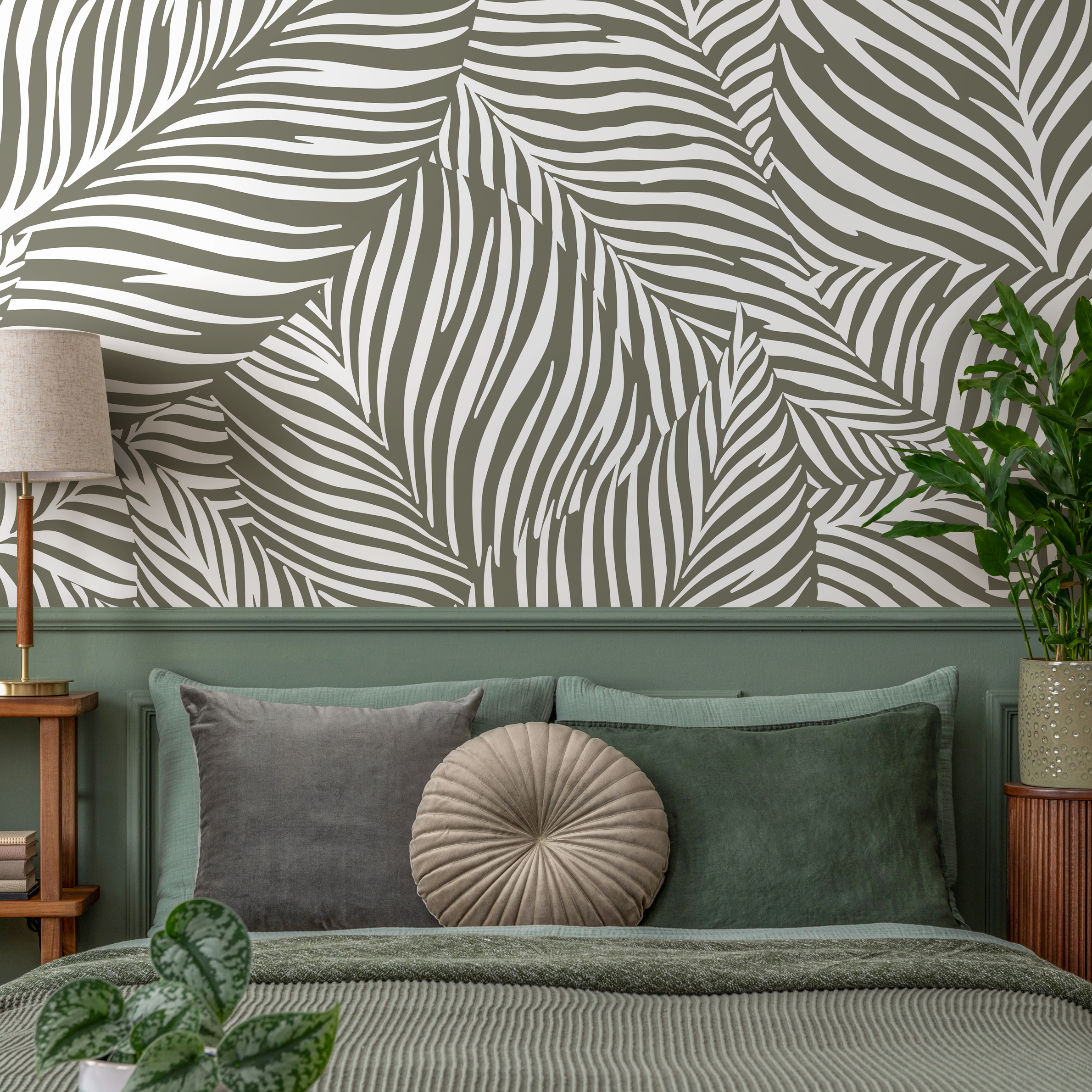 Botanical Wallpaper With A Bold Palm Frond Motif In Green And White - C118