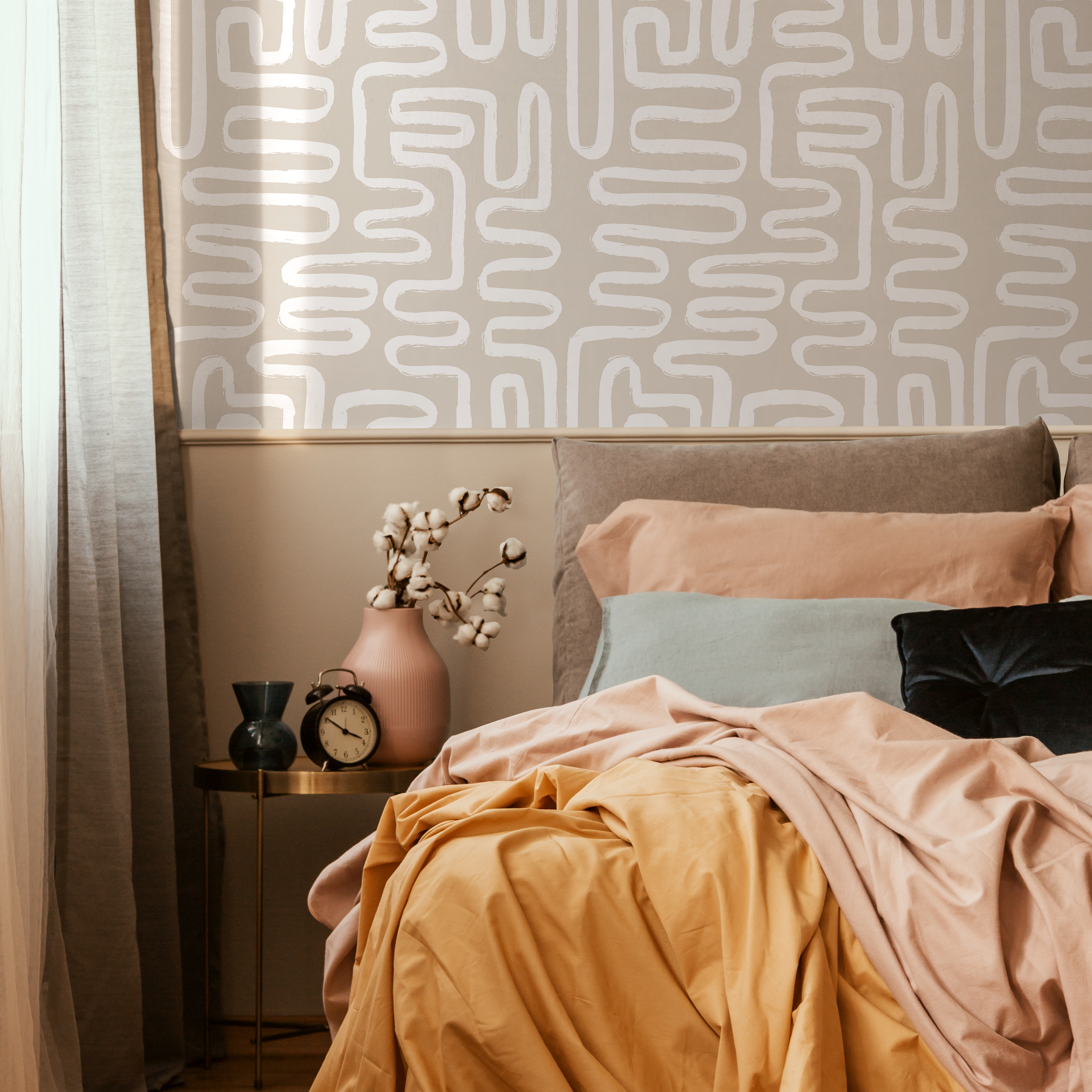 Abstract Wallpaper With A Hand-drawn Labyrinth Motif In Beige And Off-white - C144