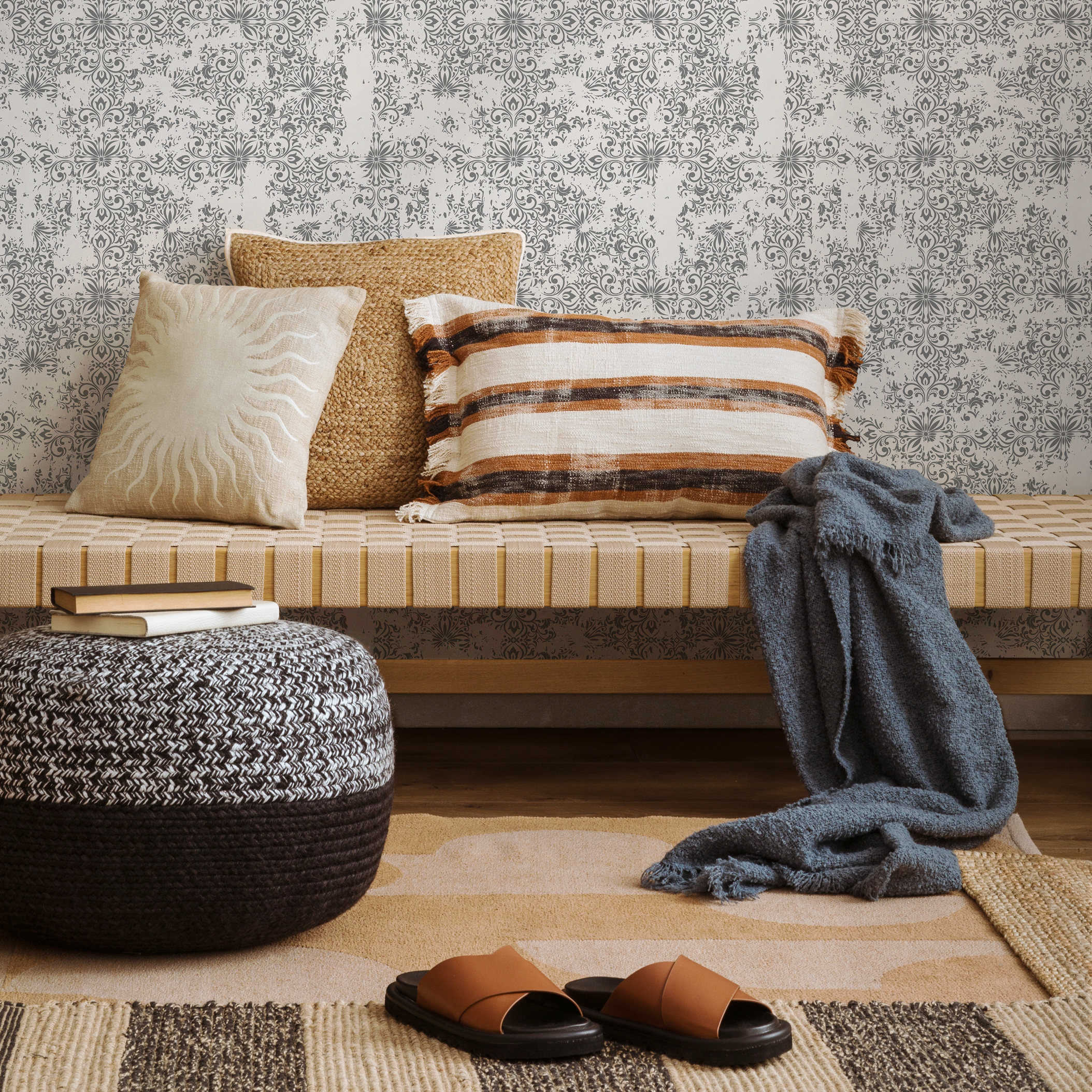 Classic Wallpaper With A Distressed Damask Motif In Gray And Light Gray - C157