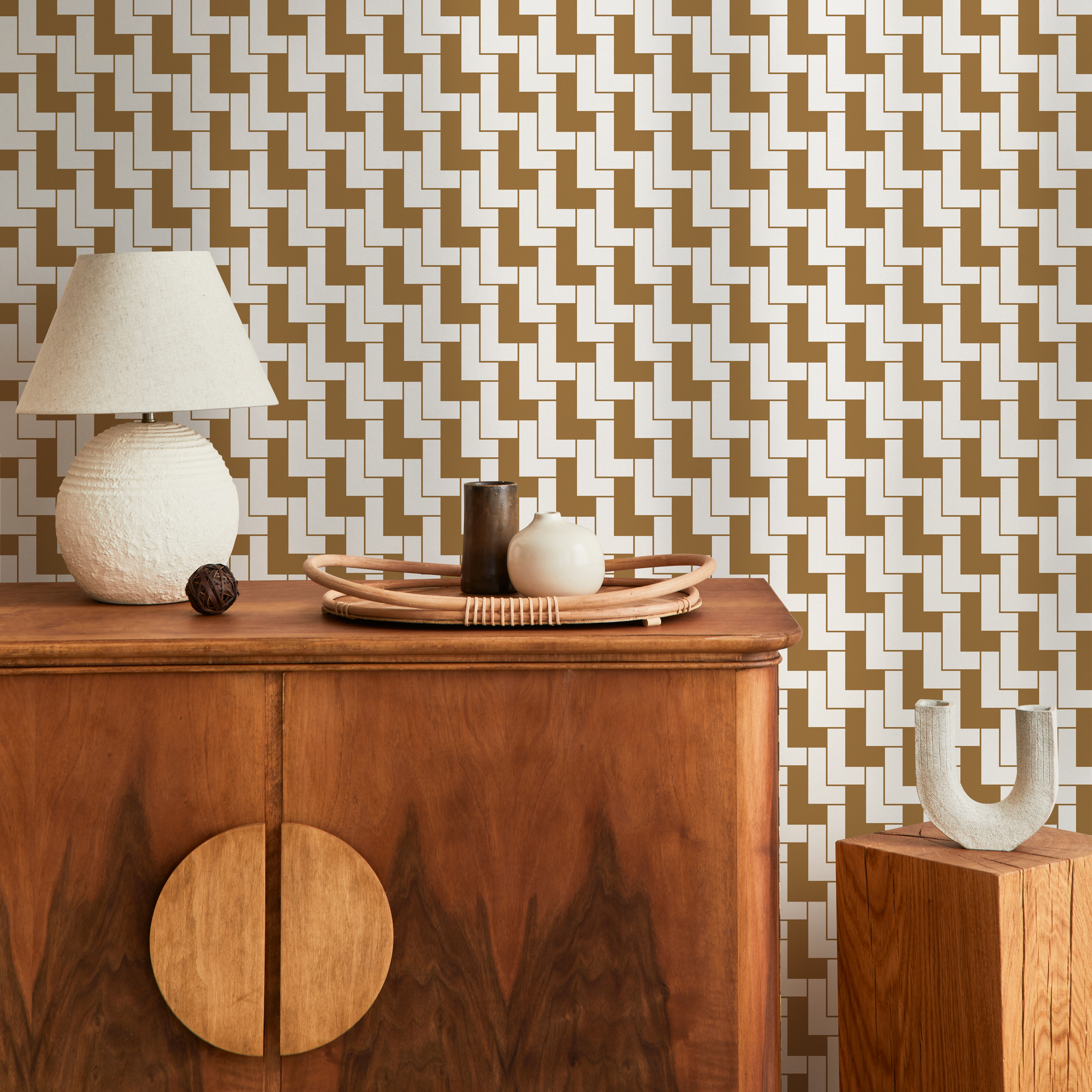 Geometric Wallpaper With An Interlocking L-shape Motif In Brown And White - C182