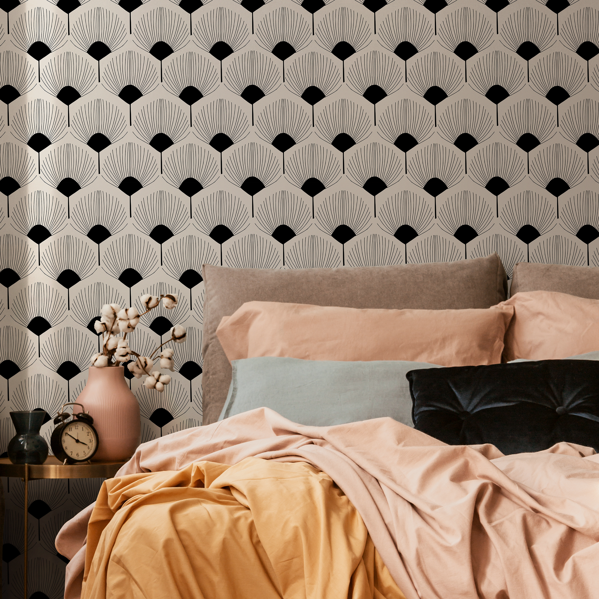 Art Deco Wallpaper With A Stylized Fan Motif In Black And Beige - C216