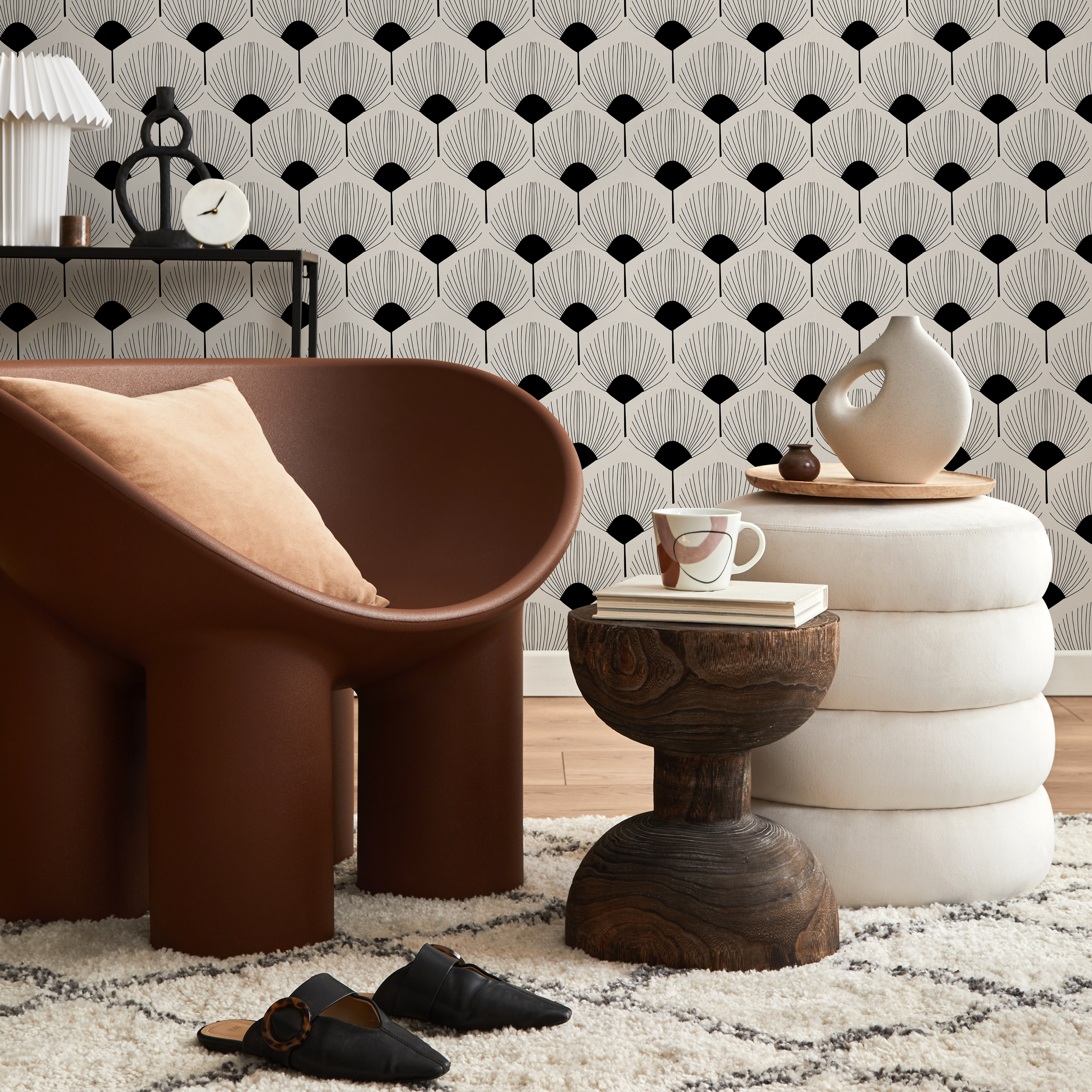 Art Deco Wallpaper With A Stylized Fan Motif In Black And Beige - C216