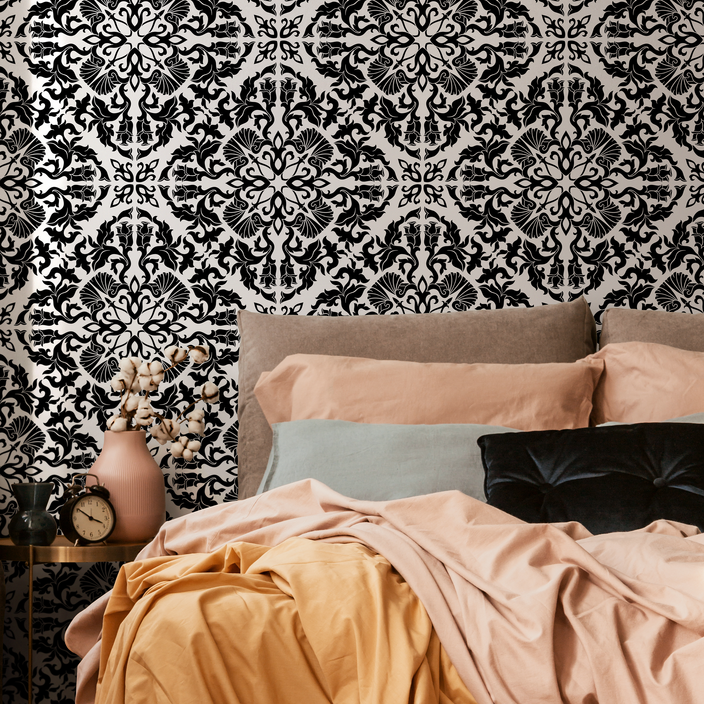 Tile Wallpaper With A Victorian Damask Motif In Black And White - C226
