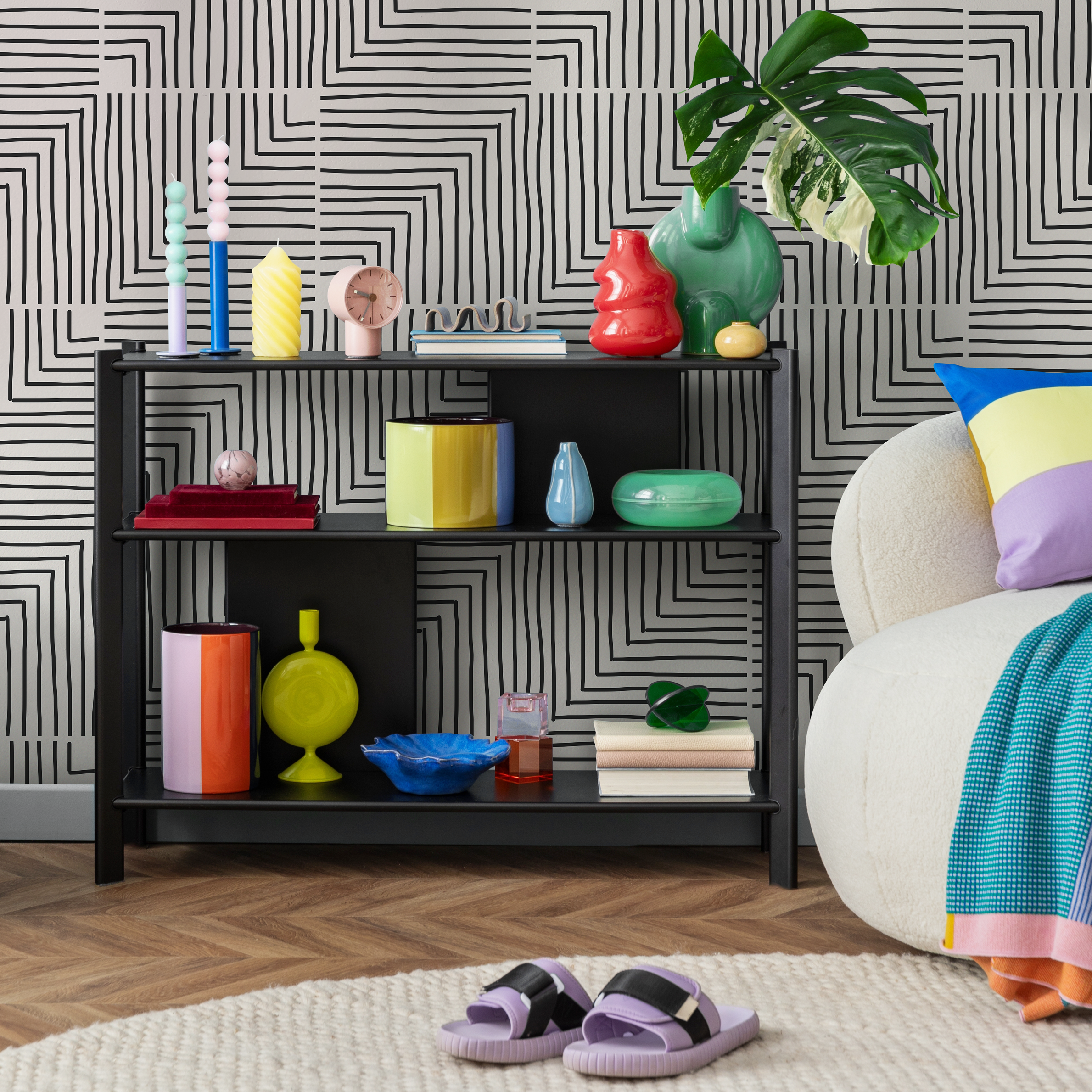 Abstract Wallpaper With A Hand-drawn Maze Motif In Black And Beige - C248