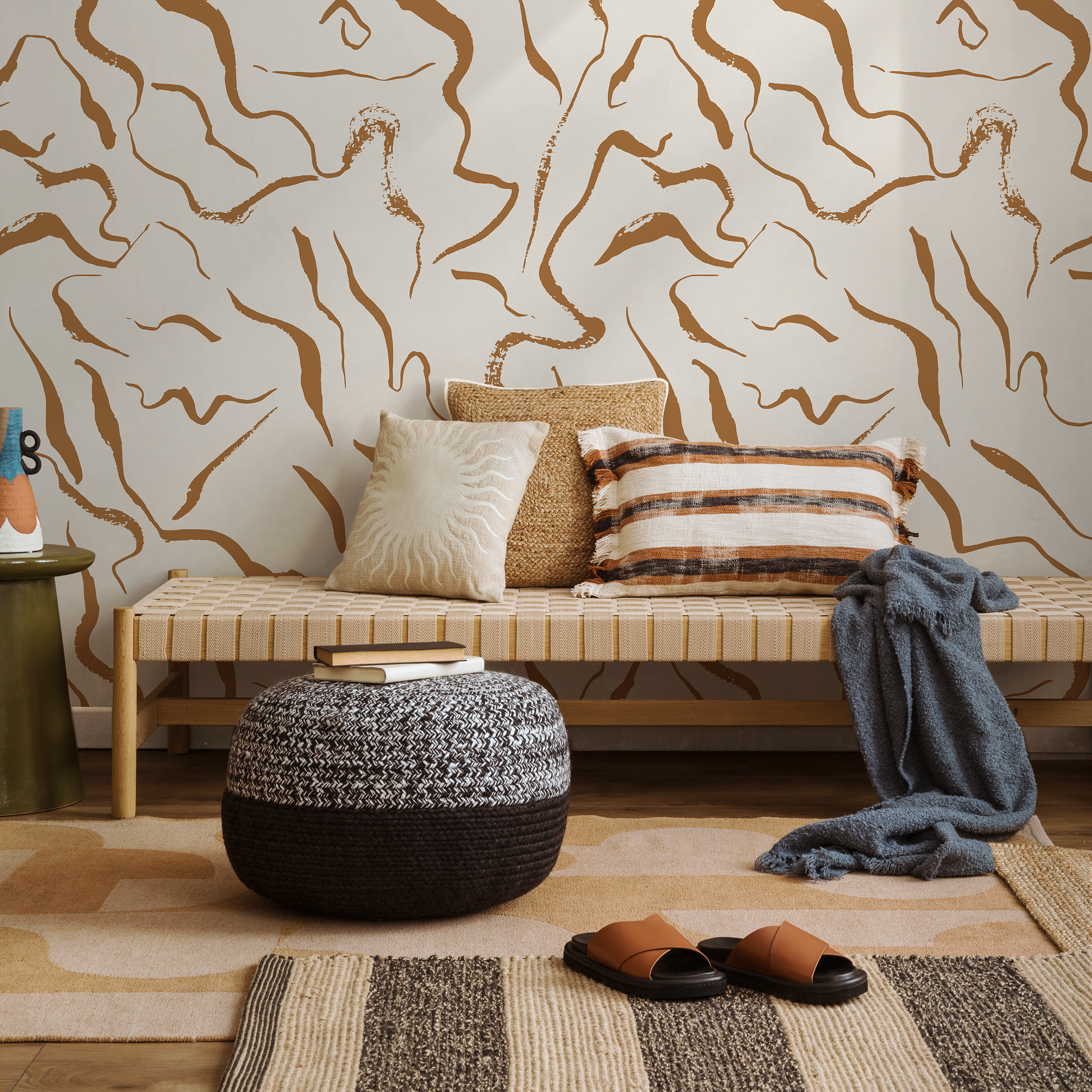 Abstract Wallpaper With Flowing Brushstrokes In Gold And Brown - C265