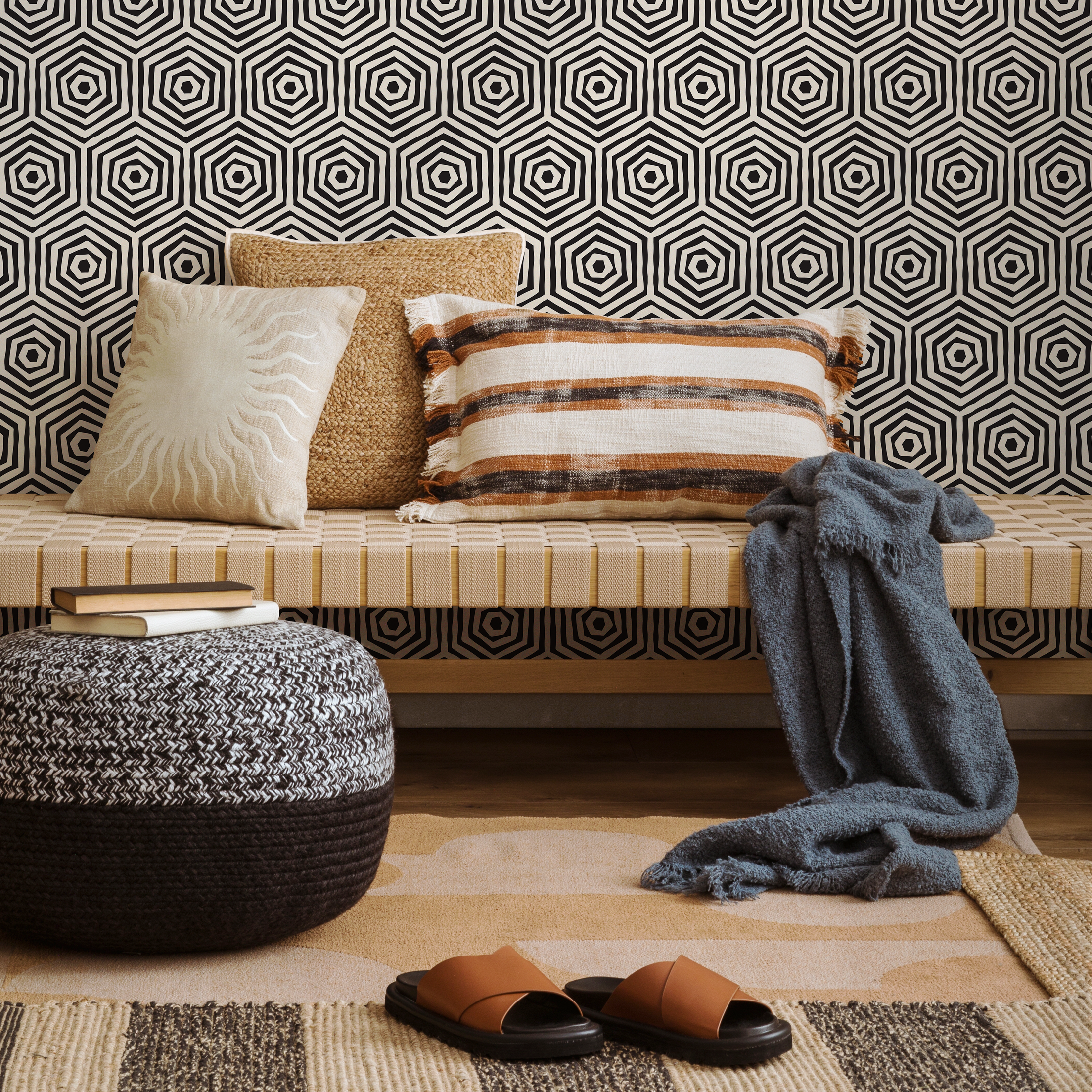 Geometric Wallpaper With Concentric Hexagons In Black And White - C312