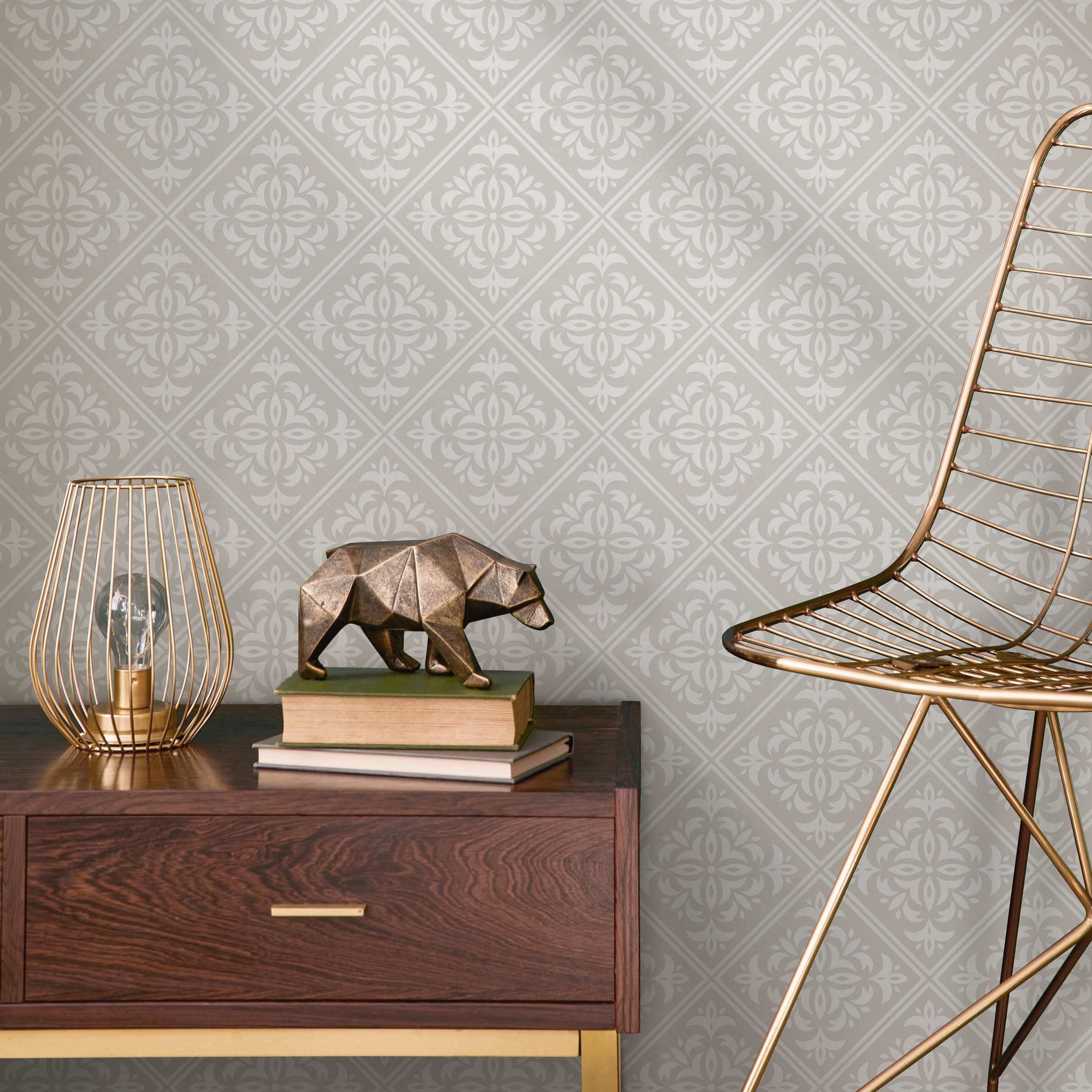 Damask Wallpaper With An Intricate Trellis Motif In Beige And Cream - C326
