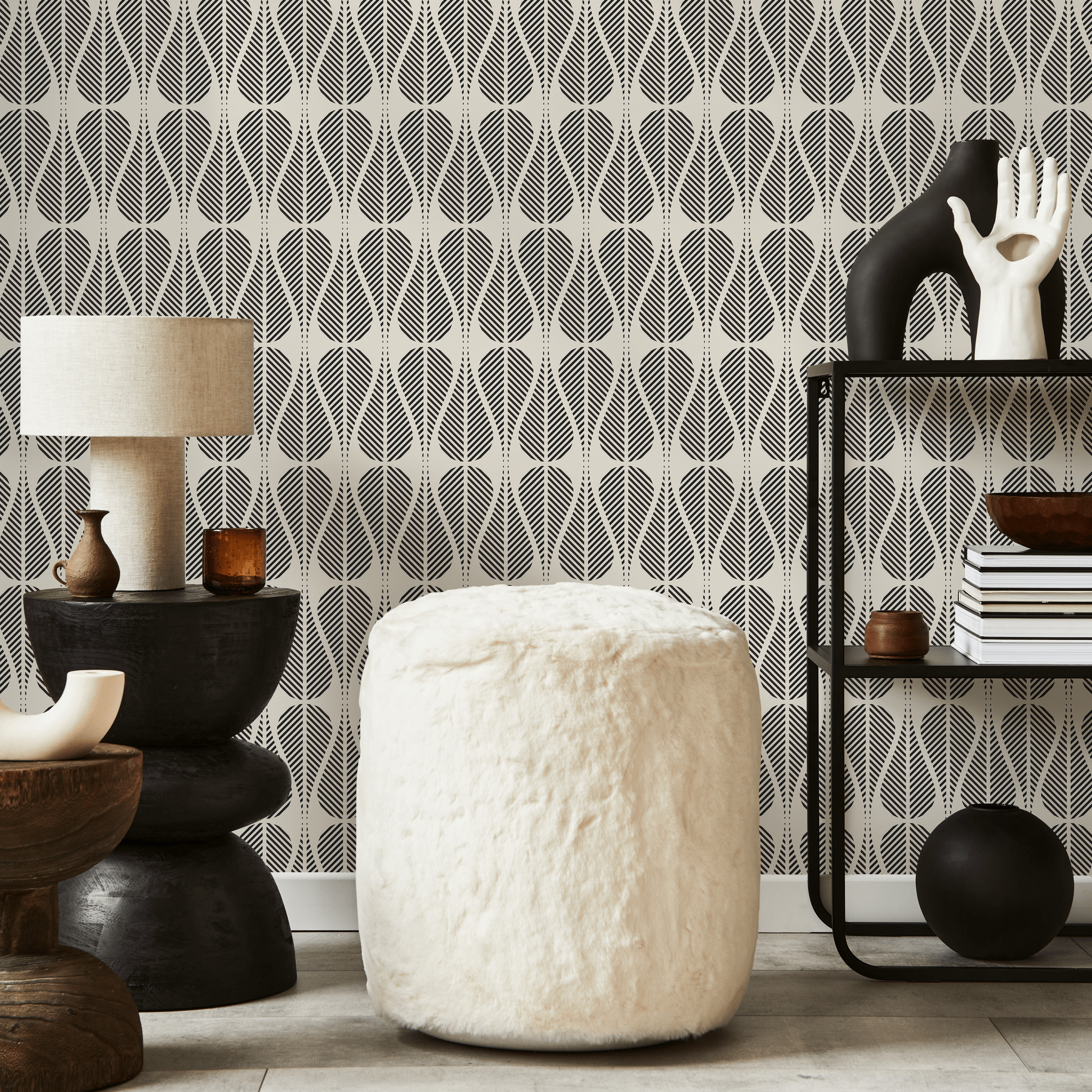 Geometric Wallpaper With A Stylized Leaf Motif In Black And Off-white - C327