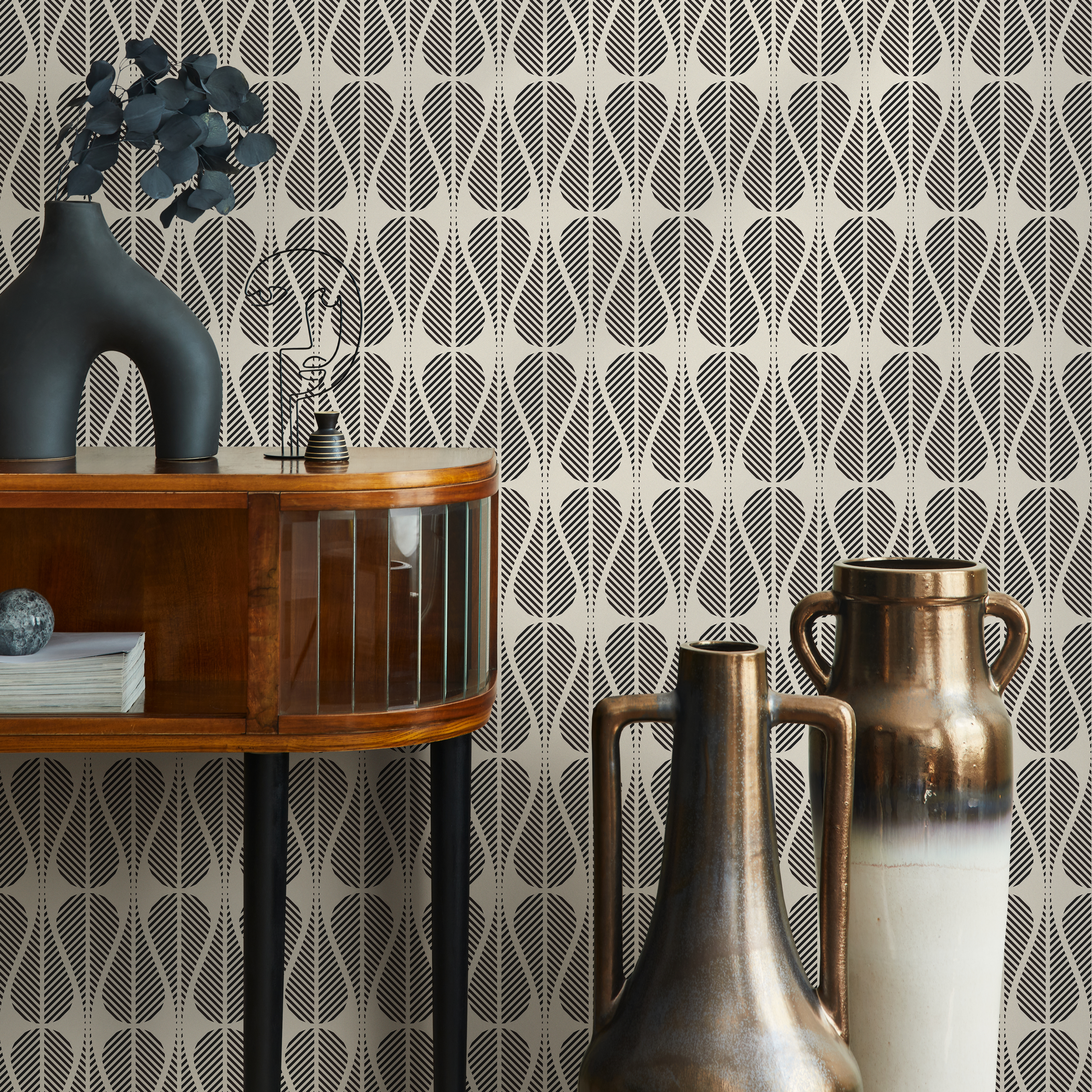 Geometric Wallpaper With A Stylized Leaf Motif In Black And Off-white - C327