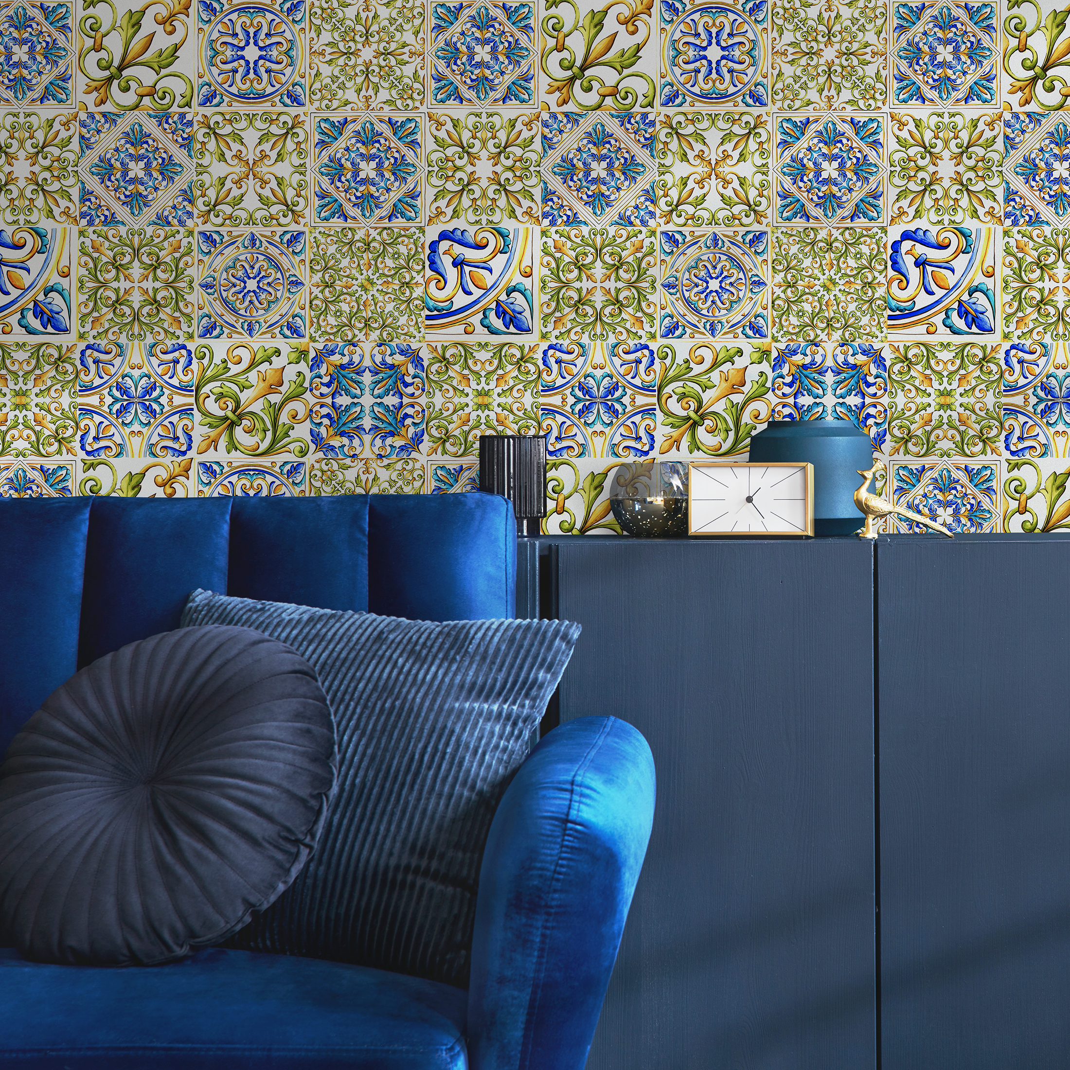 Tile Wallpaper With A Mediterranean Arabesque Motif In Blue, Green, And Yellow - C340