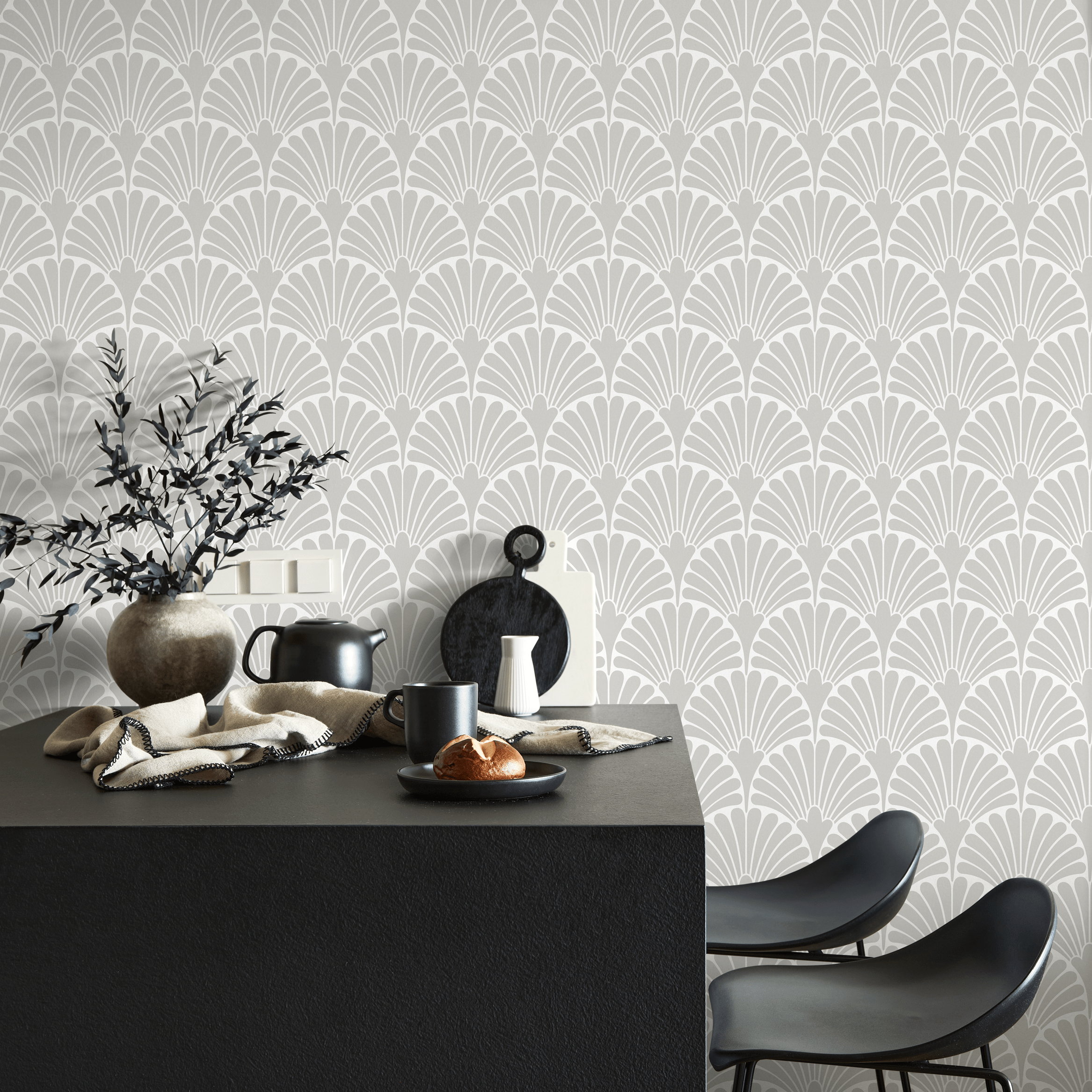 Art Deco Wallpaper With A Stylized Fan Motif In Gray And White - C366