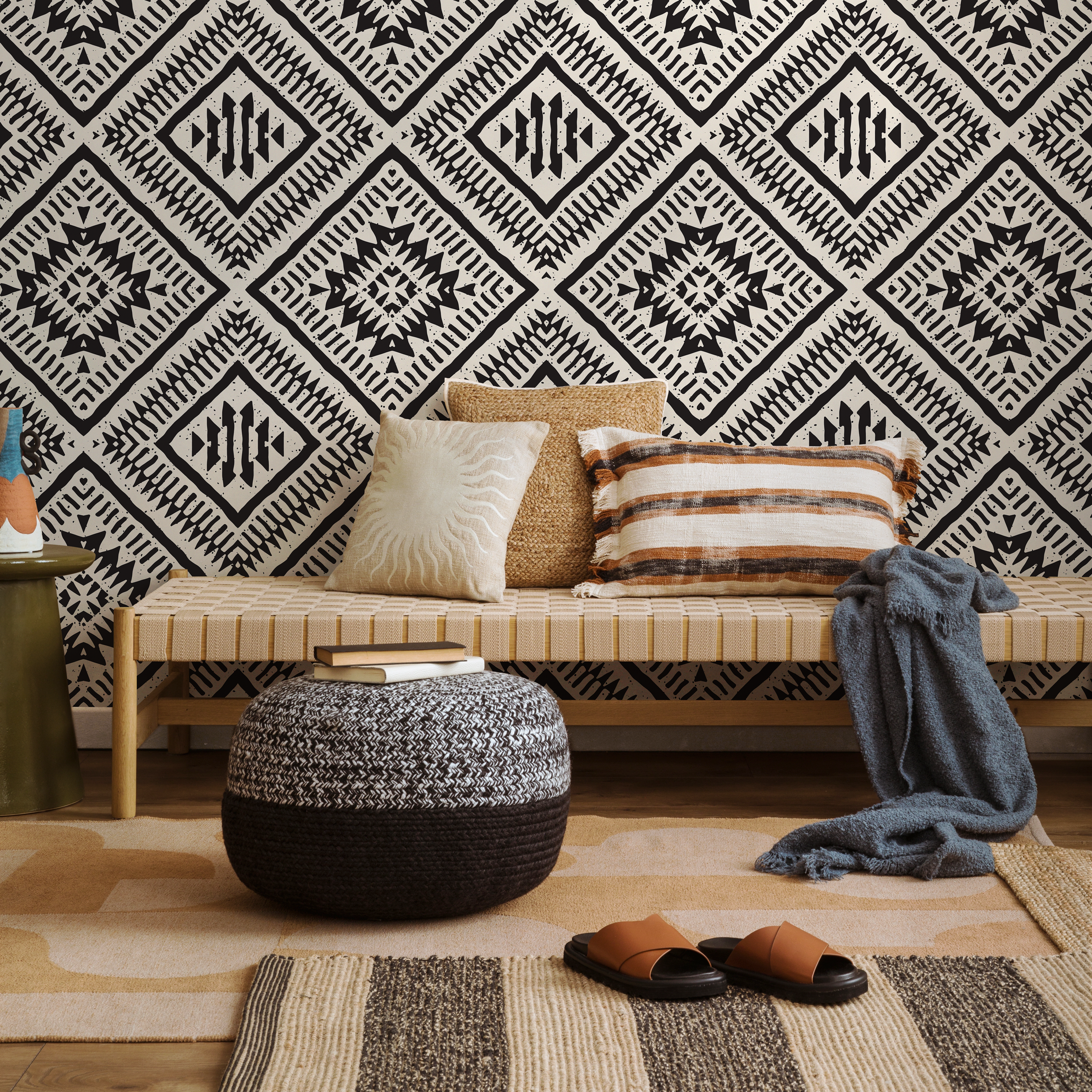 African Wallpaper With A Bold Tribal Diamond Motif In Black And White - C376