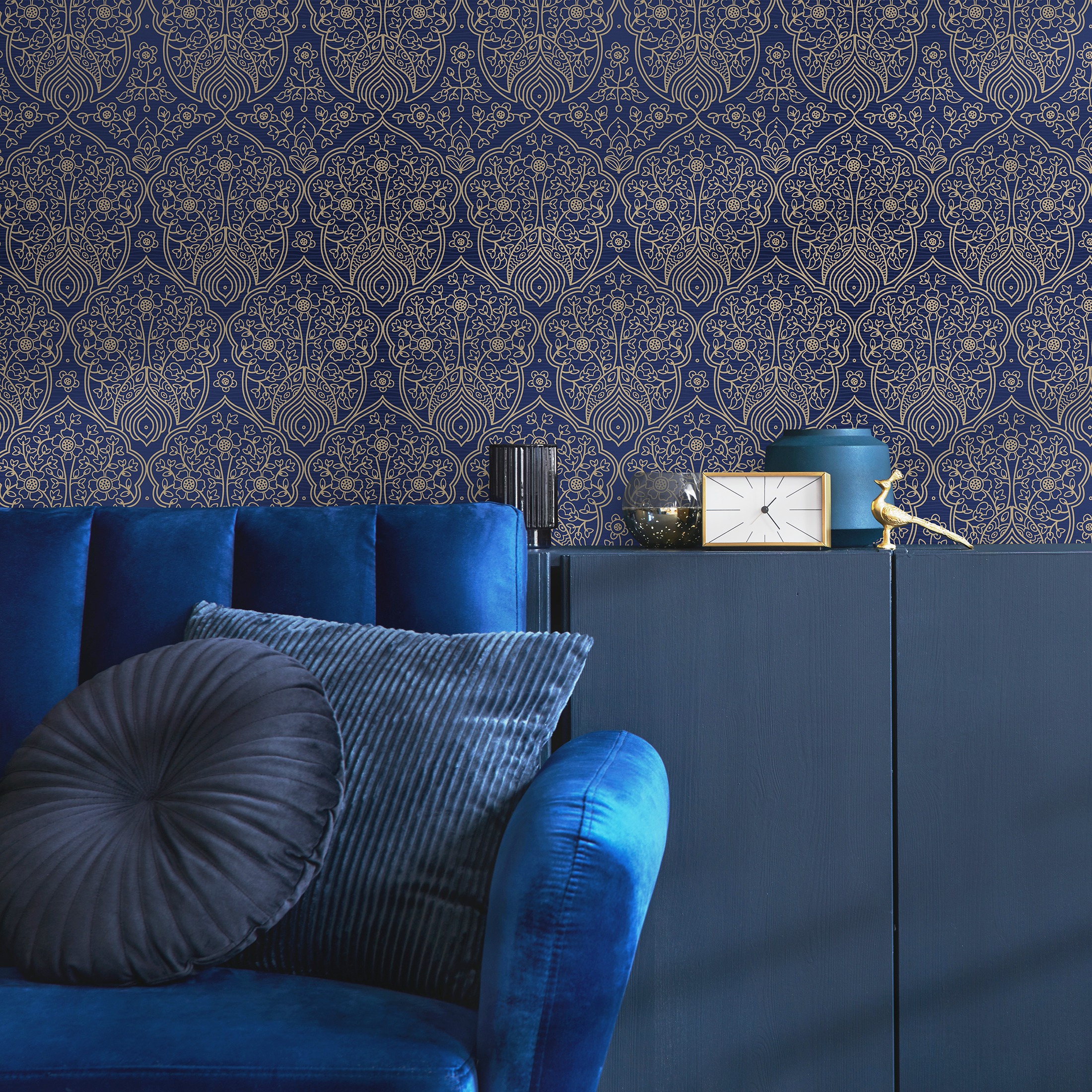 Damask Wallpaper With Intricate Victorian Florals In Navy Blue And Gold - C381