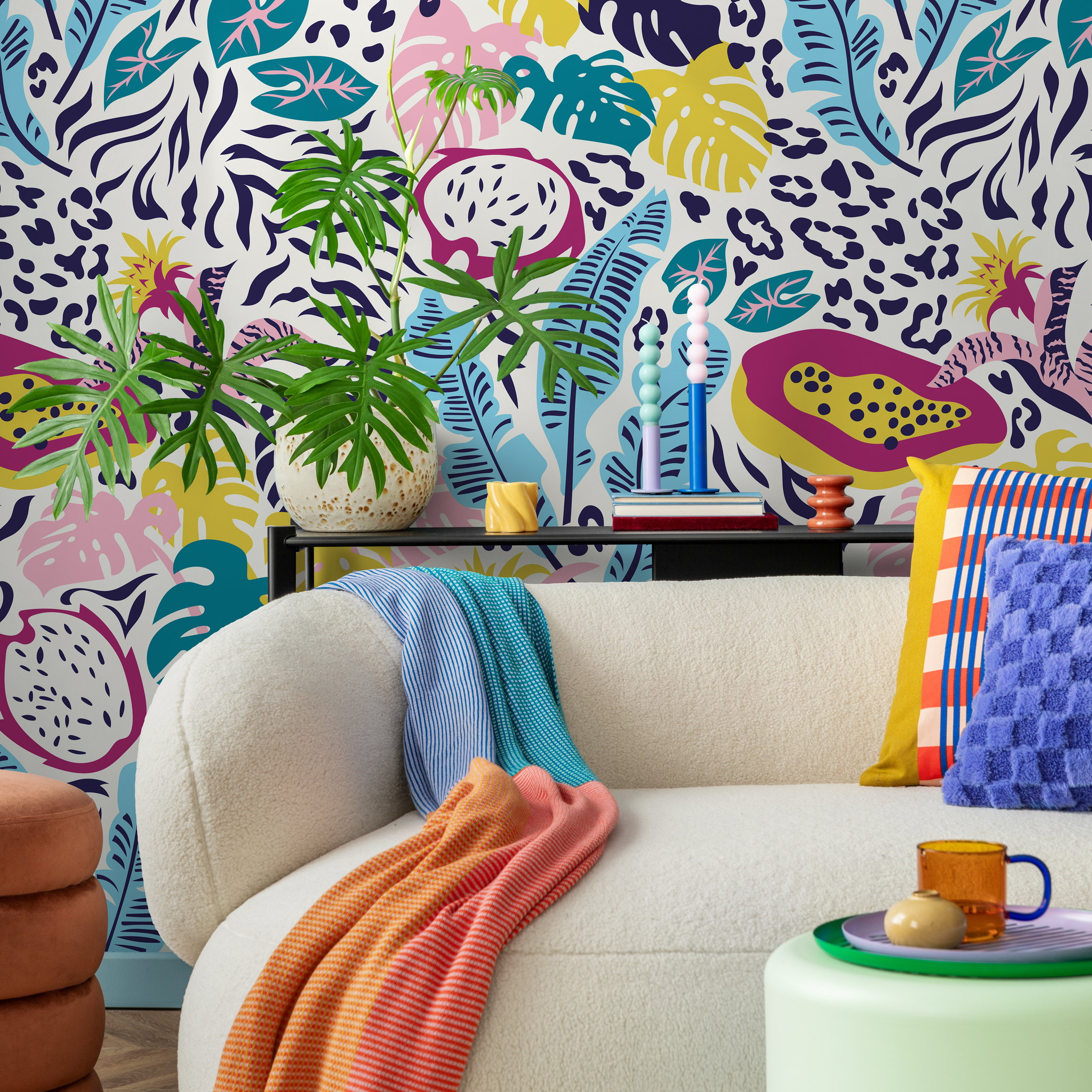 Animal Print Wallpaper With A Tropical Jungle Motif In Pink, Yellow, And Blue - C396