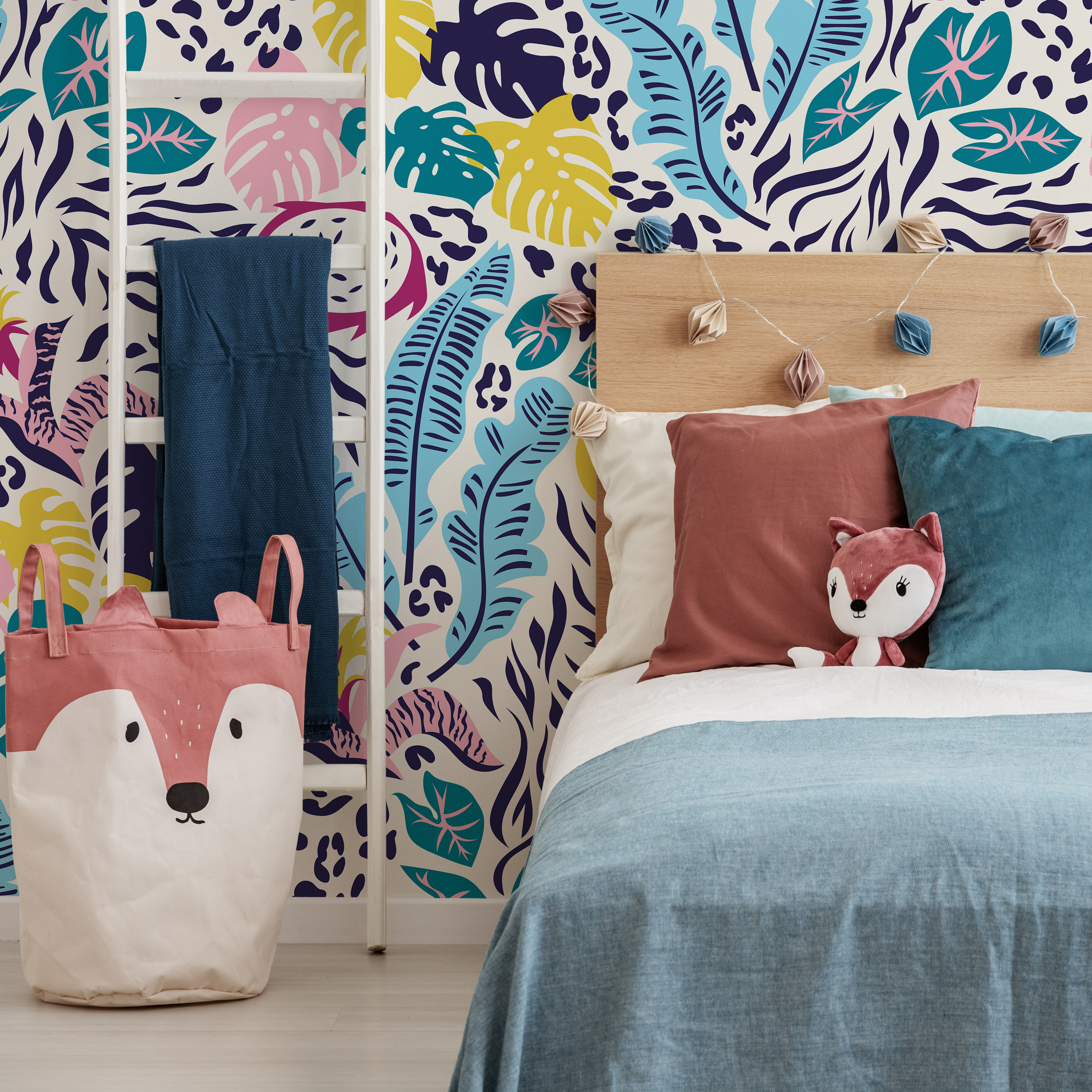 Animal Print Wallpaper With A Tropical Jungle Motif In Pink, Yellow, And Blue - C396