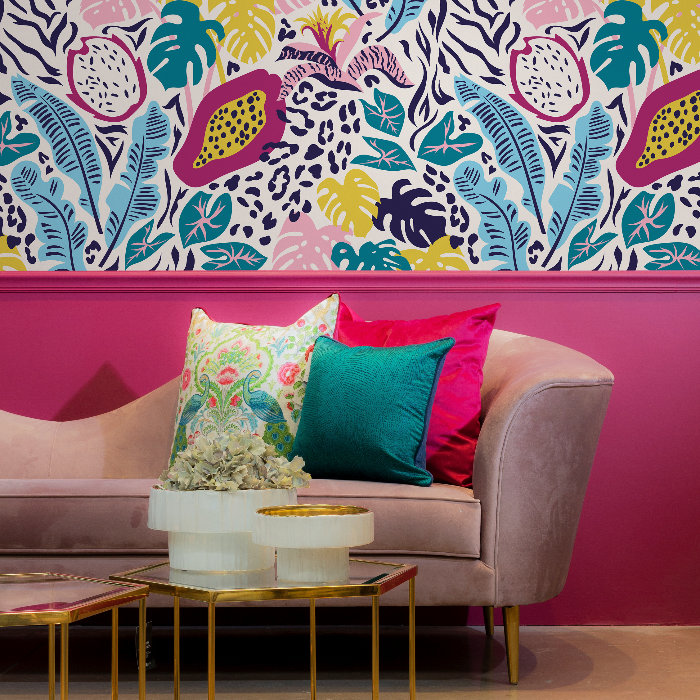 Animal Print Wallpaper With A Tropical Jungle Motif In Pink, Yellow, And Blue - C396