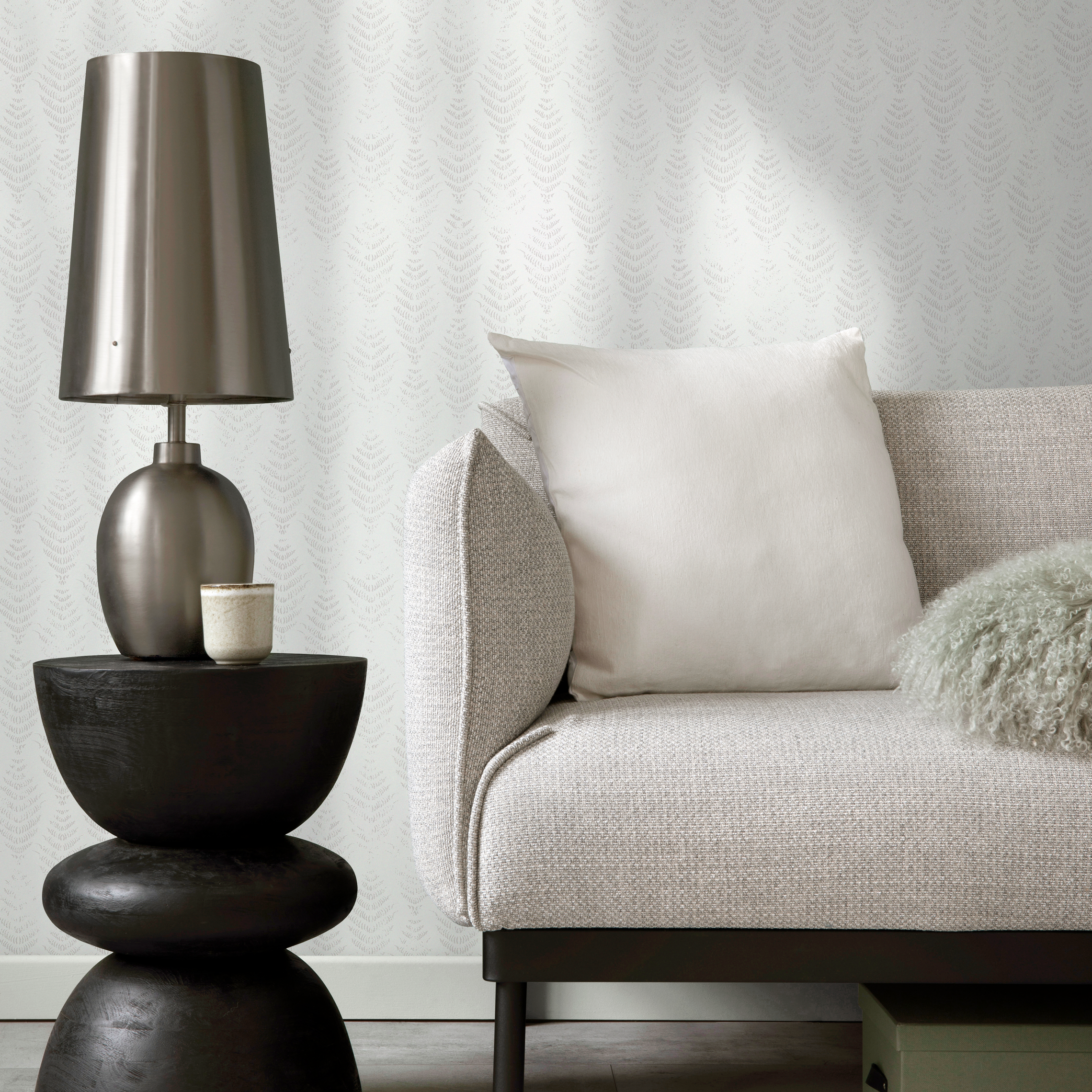 Geometric Wallpaper Featuring A Delicate Herringbone Motif In Beige And Cream - C487