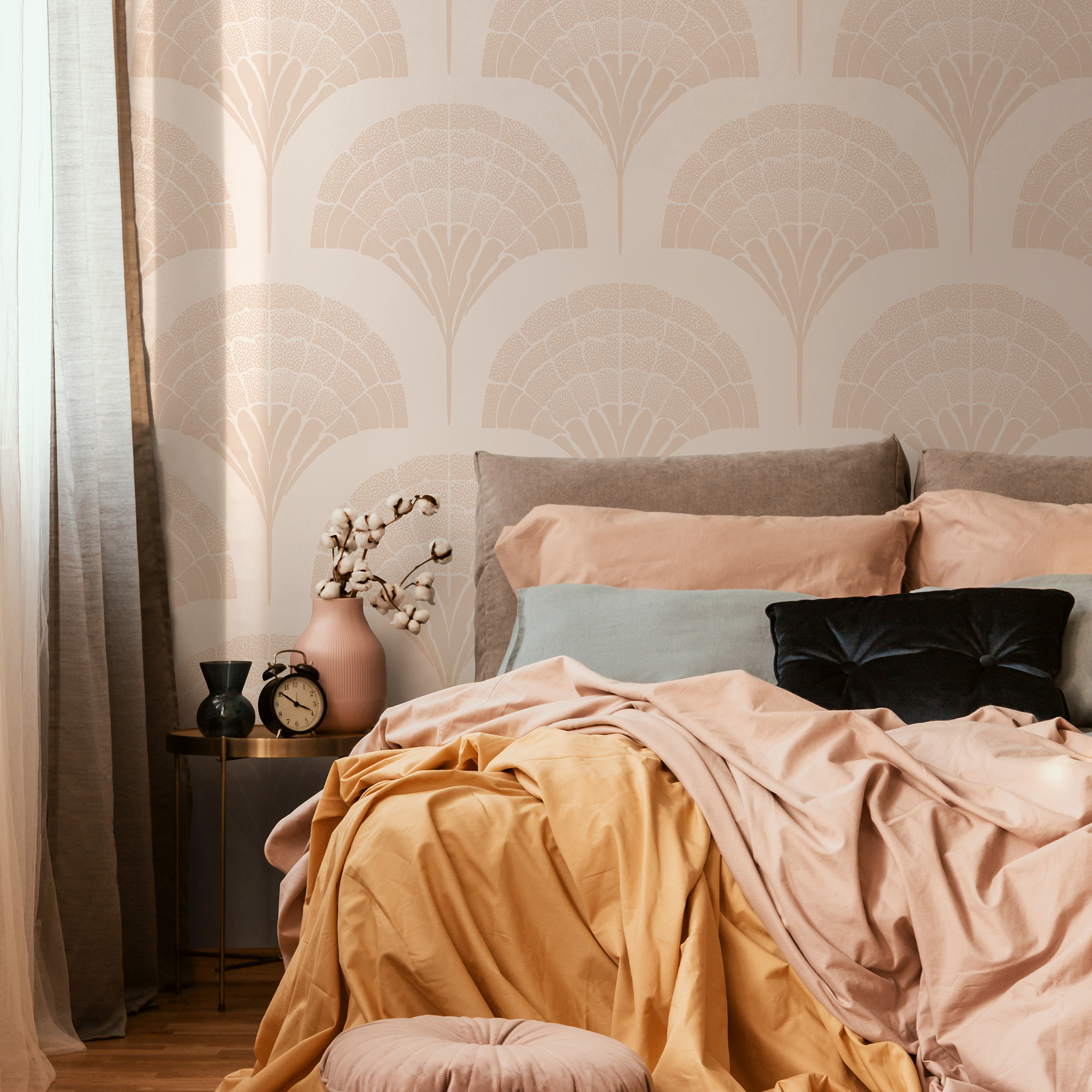 Art Deco Wallpaper With A Stylized Fan Motif In Beige And Cream - C500