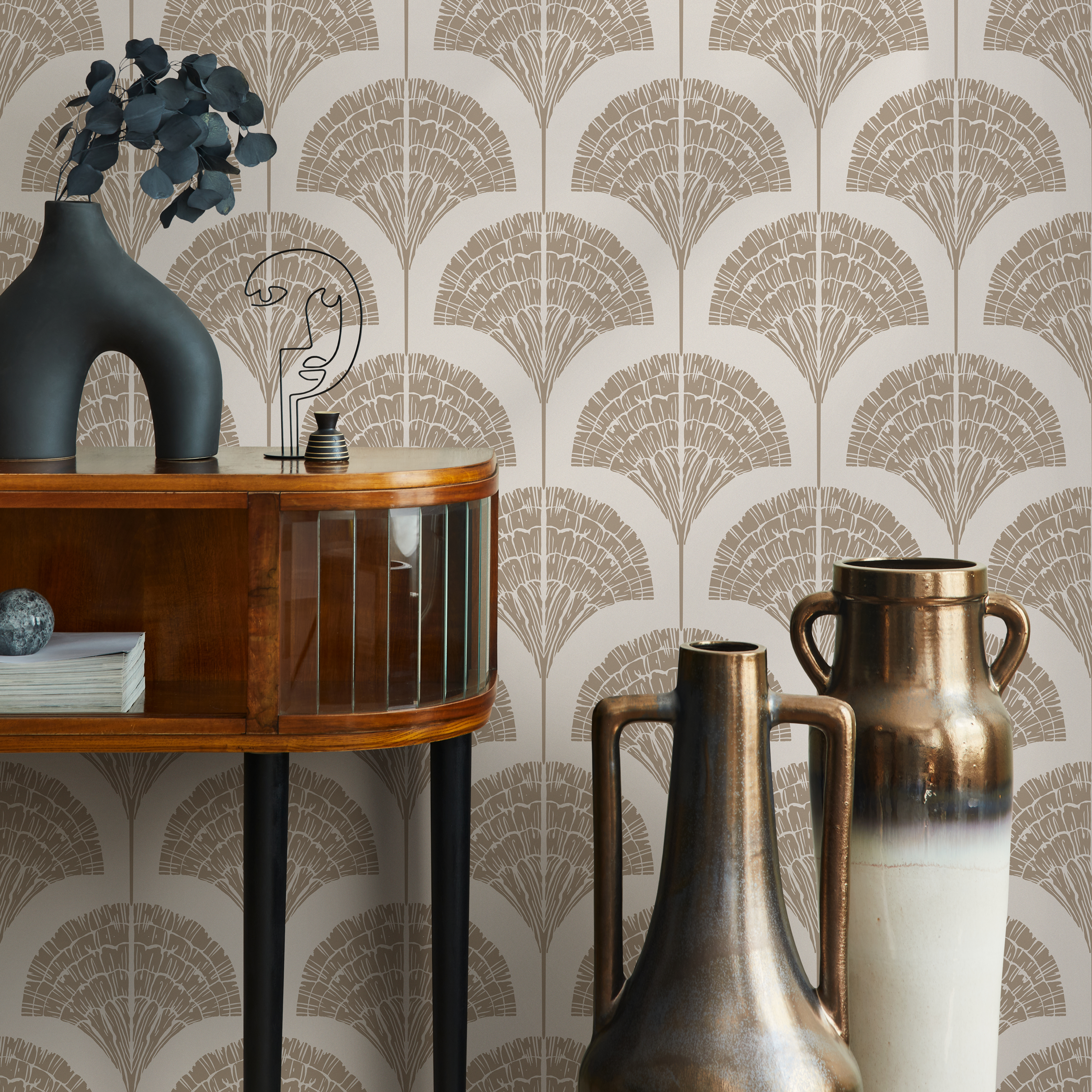 Art Deco Wallpaper With A Stylized Fan Motif In Beige And Cream - C503