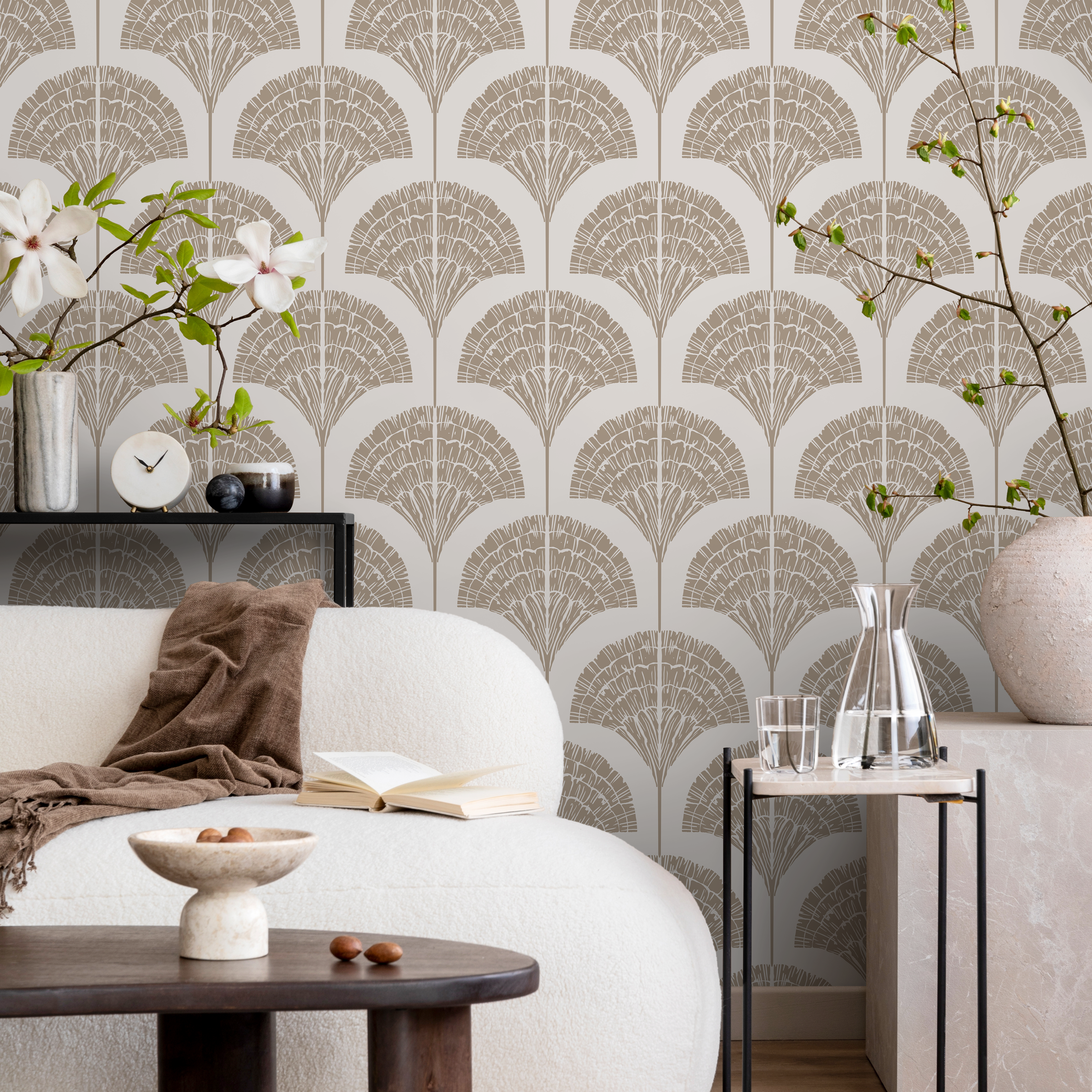 Art Deco Wallpaper With A Stylized Fan Motif In Beige And Cream - C503
