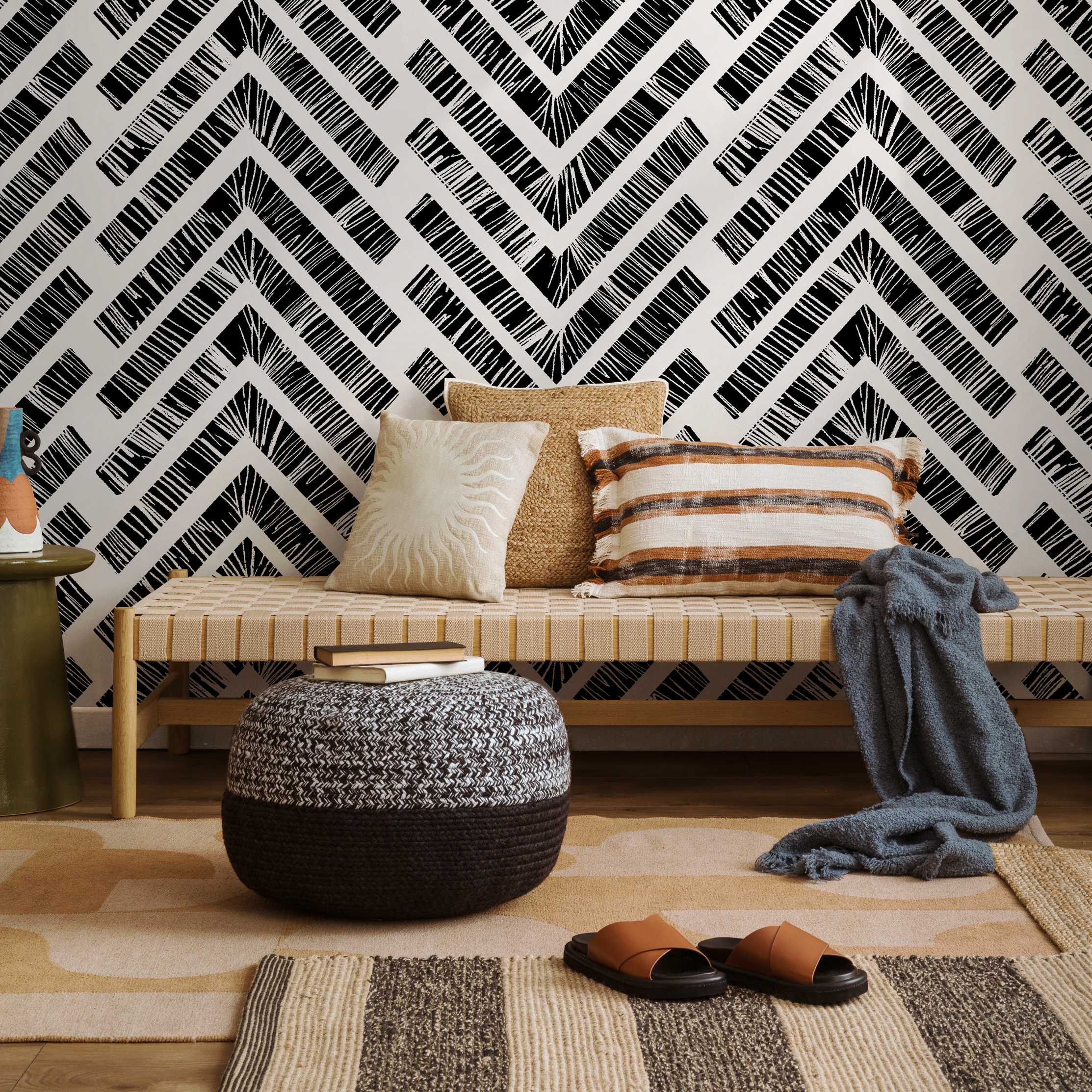 Chevron Wallpaper With A Hand-drawn Motif In Black And White - C514