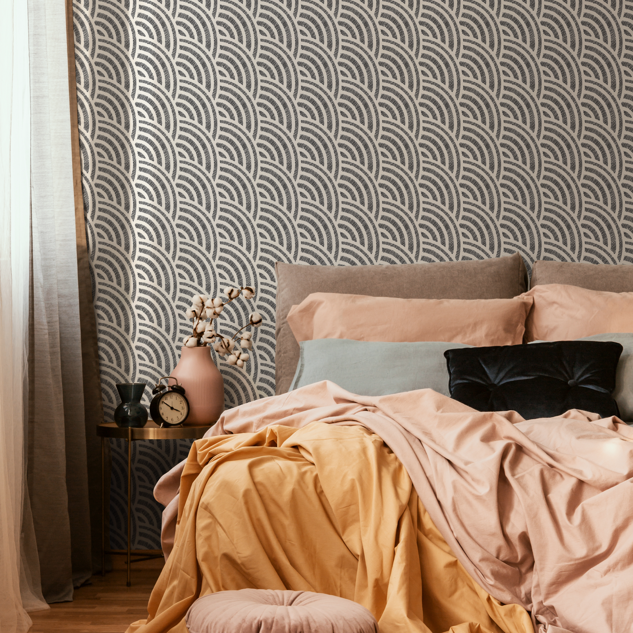 Geometric Wallpaper With A Sketched Scallop Motif In Black And White - C521