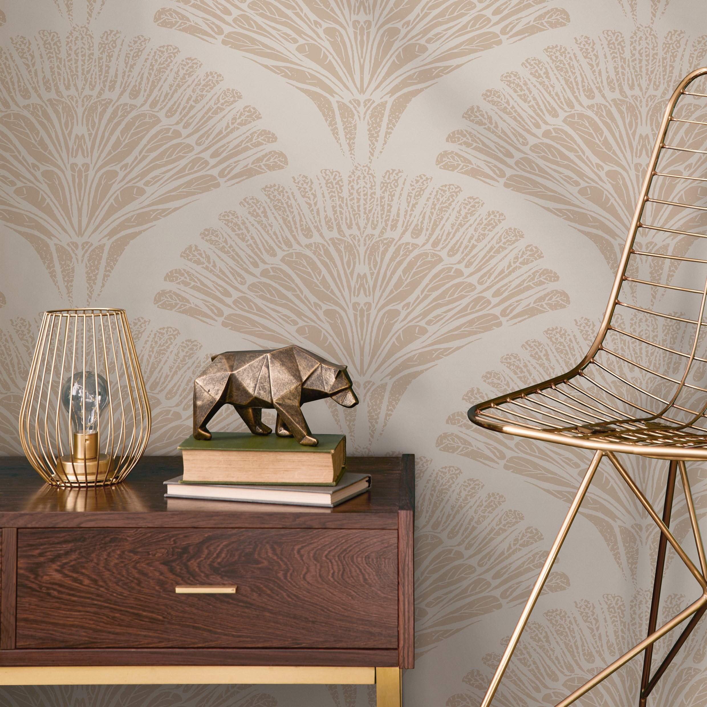 Art Deco Wallpaper With A Stylized Palm Frond Motif In Beige And Cream - C545