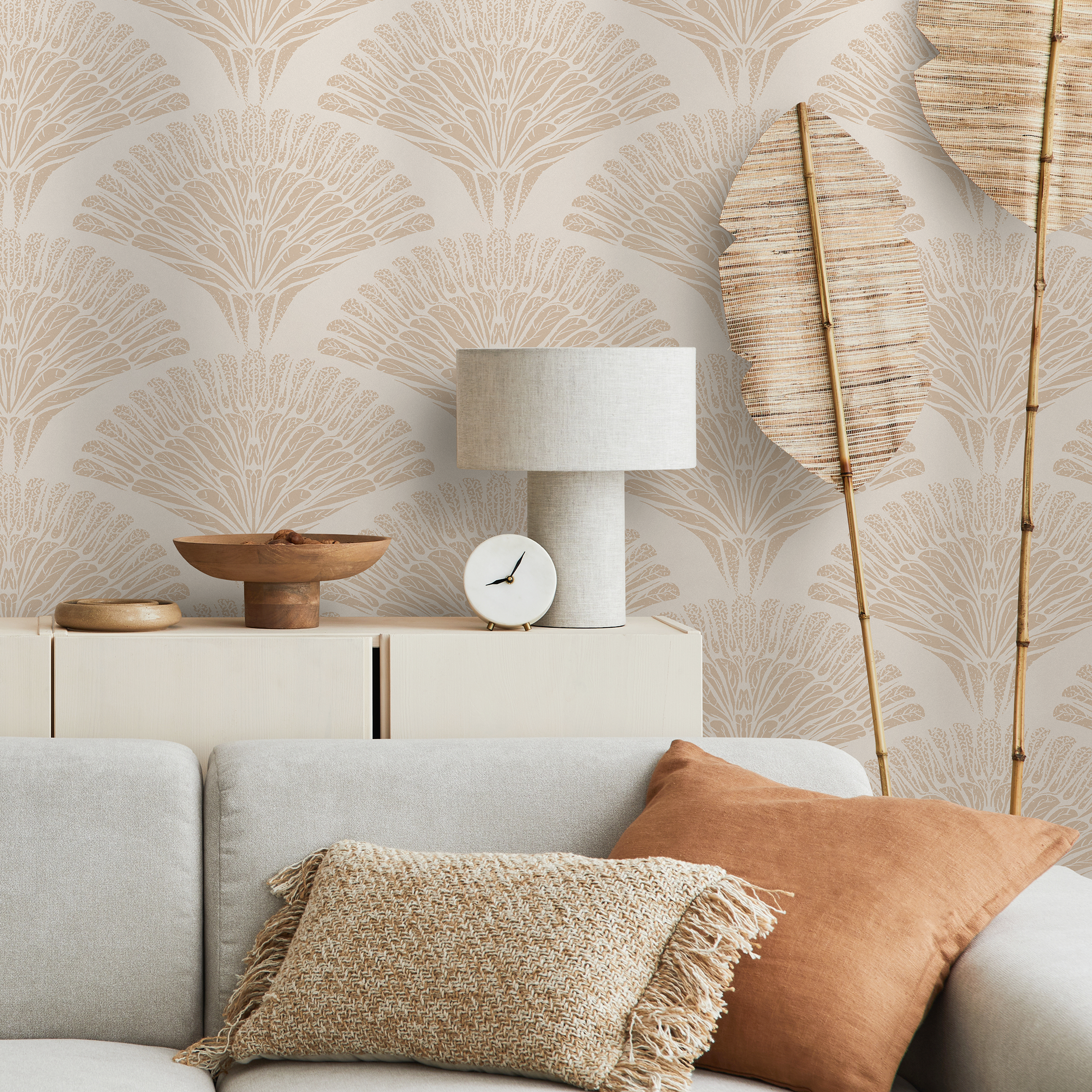 Art Deco Wallpaper With A Stylized Palm Frond Motif In Beige And Cream - C545