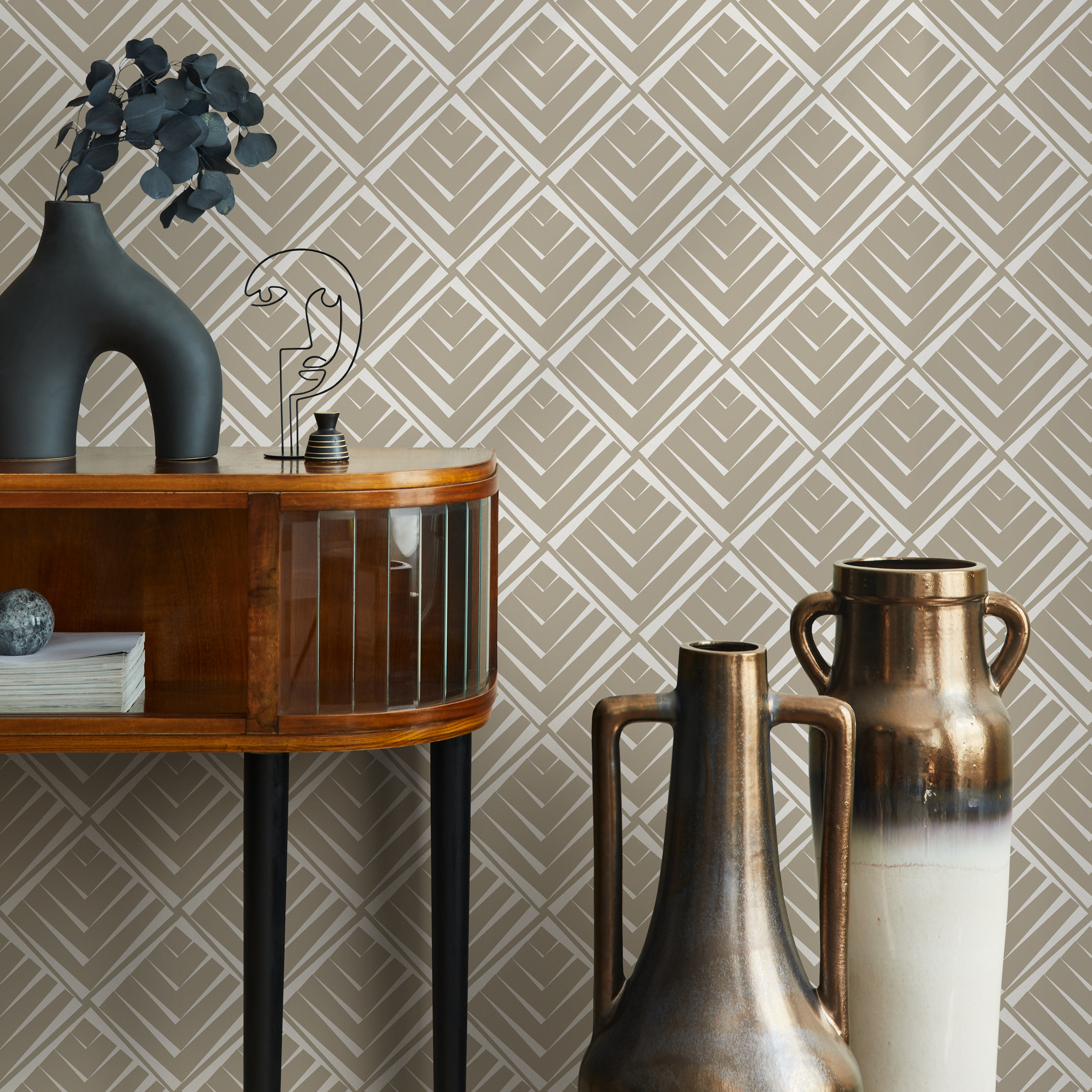 Art Deco Wallpaper With A Geometric Diamond Pattern In Beige And White - C566