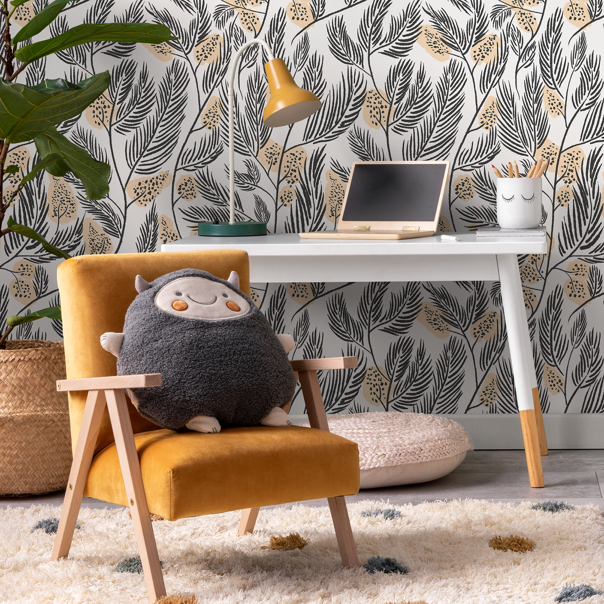 Botanical Wallpaper Featuring Stylized Fern Fronds In Black And Peach - C670