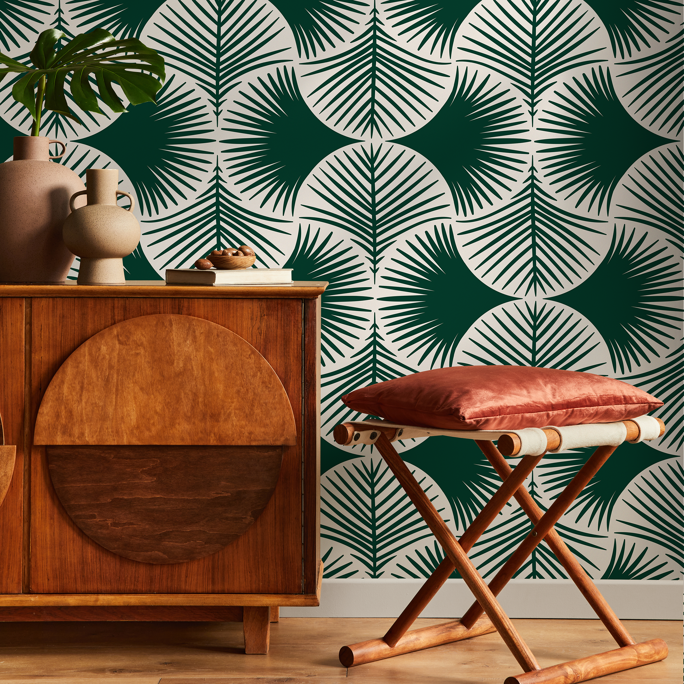 Botanical Wallpaper With A Modern Palm Fan Motif In Green And White - C688