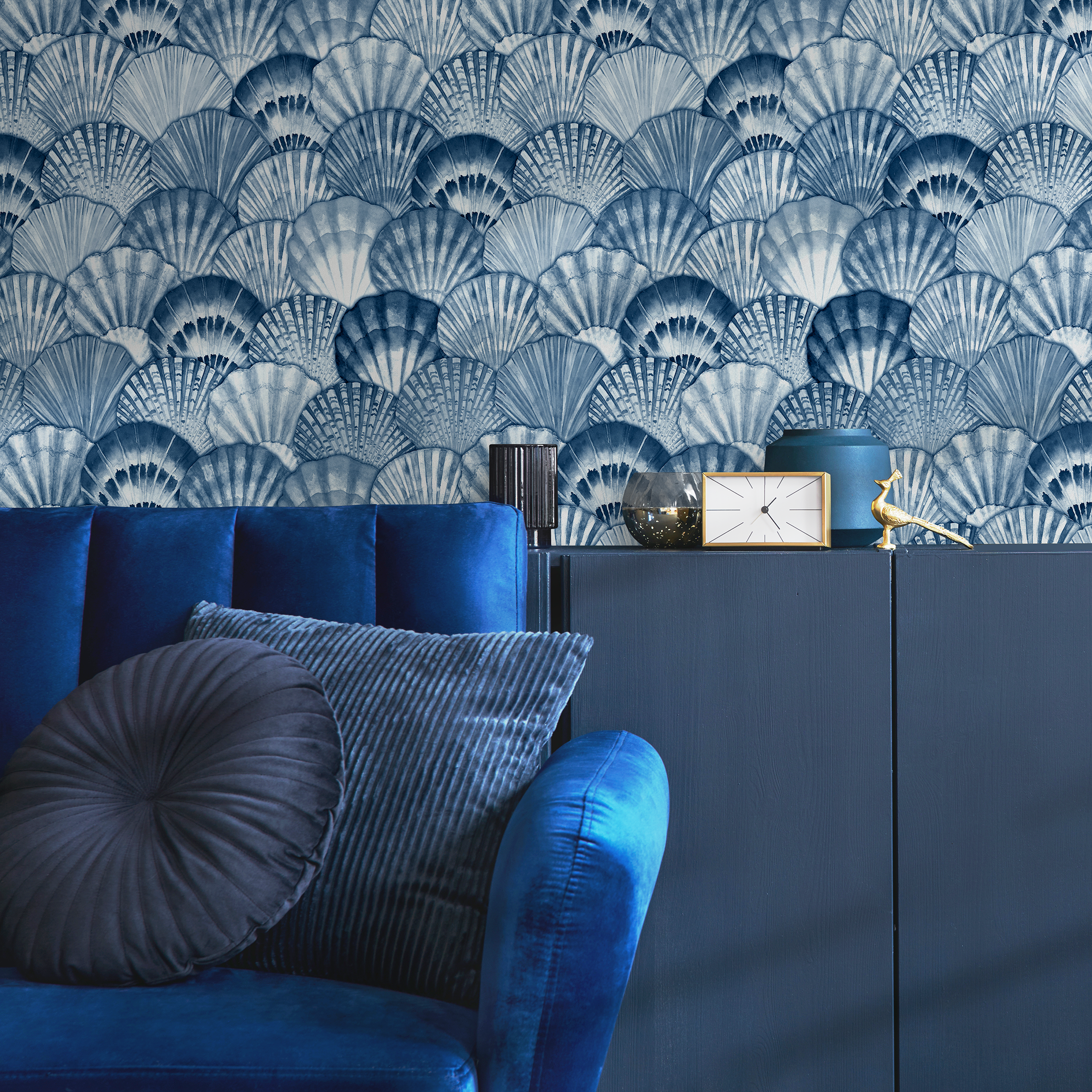 Coastal Wallpaper With A Watercolor Seashell Motif In Blue And White - C698