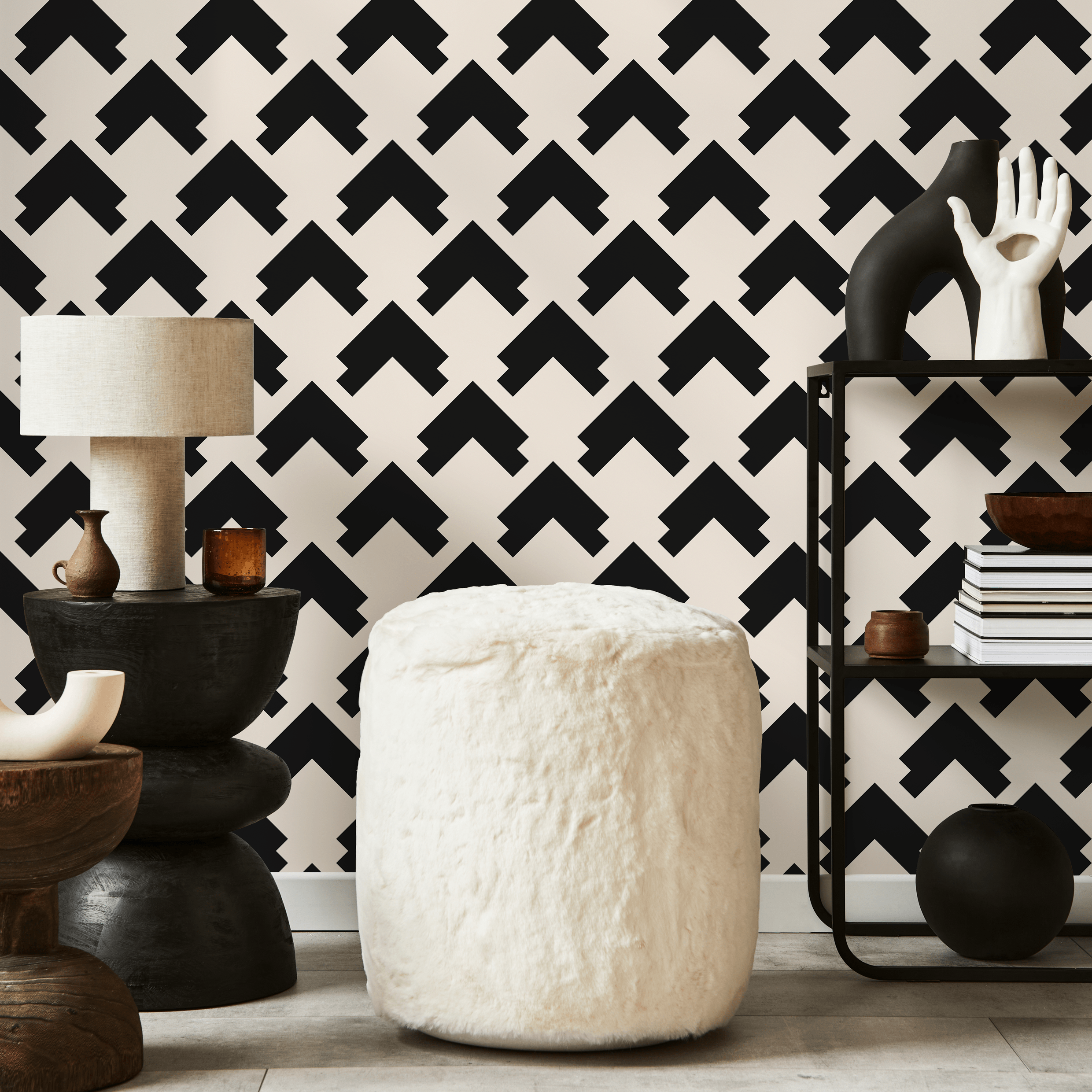 Geometric Wallpaper With A Bold Arrow Pattern In Black And Beige - C733