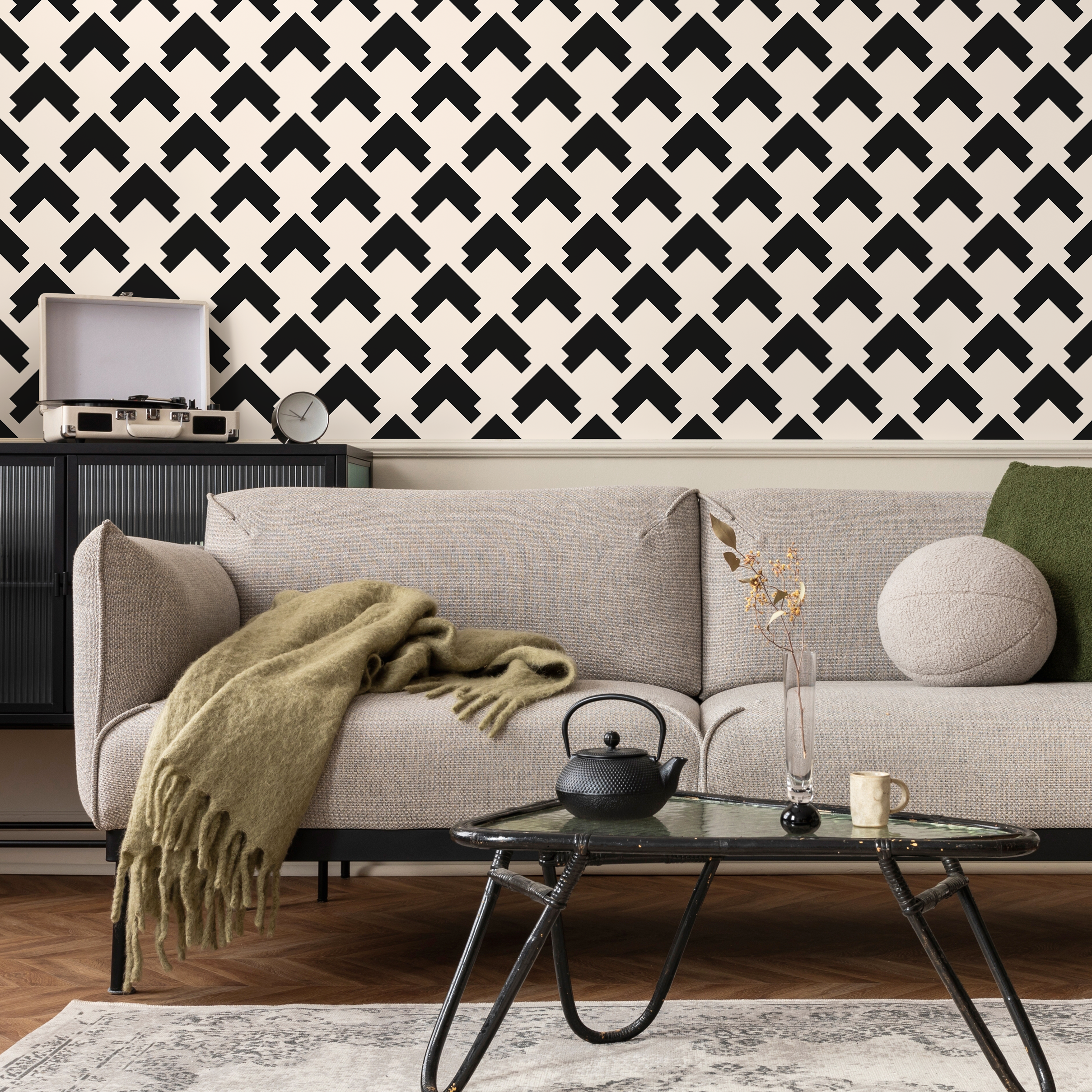 Geometric Wallpaper With A Bold Arrow Pattern In Black And Beige - C733
