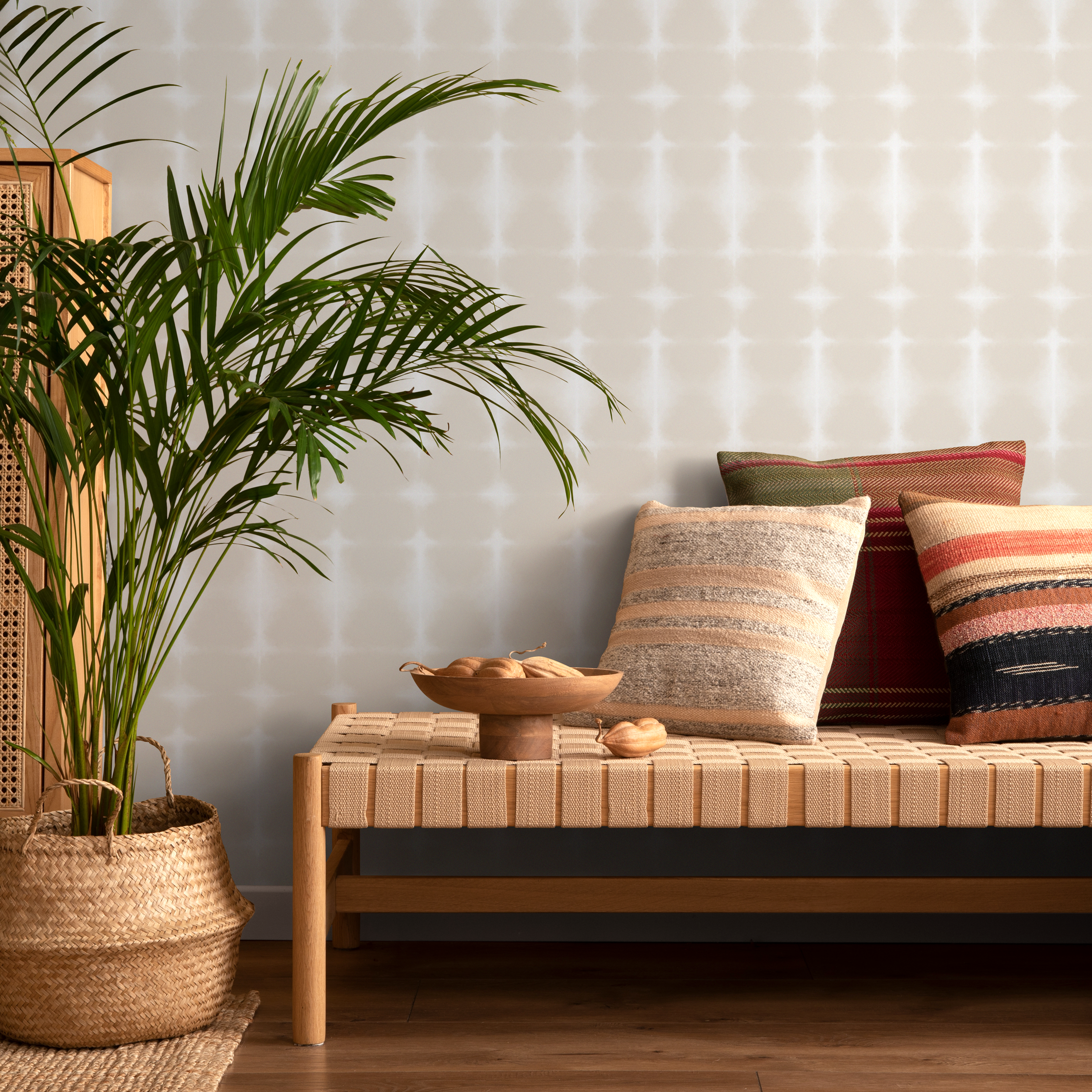 Tie Dye Wallpaper With A Soft Geometric Pattern In Beige And Off-white - C739