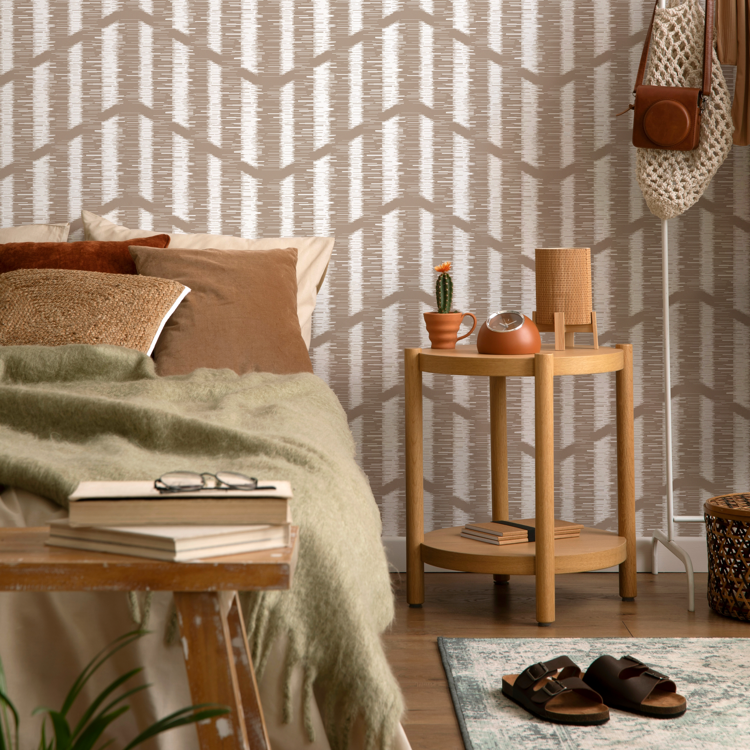 Abstract Wallpaper With A Textured Zigzag Motif In Beige And Off-white - C759