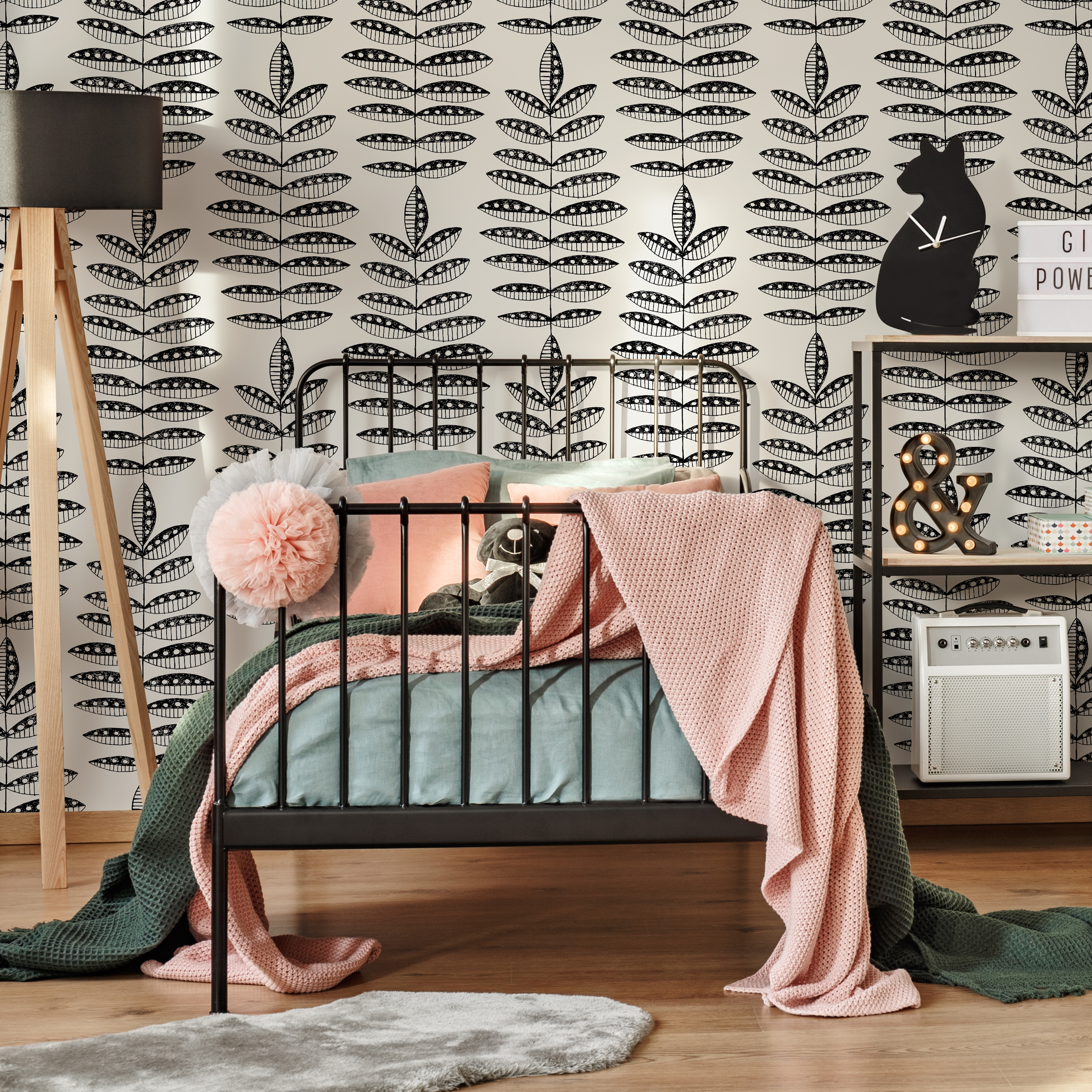 Boho Wallpaper With A Folk Art Leaf Motif In Black And White - C760