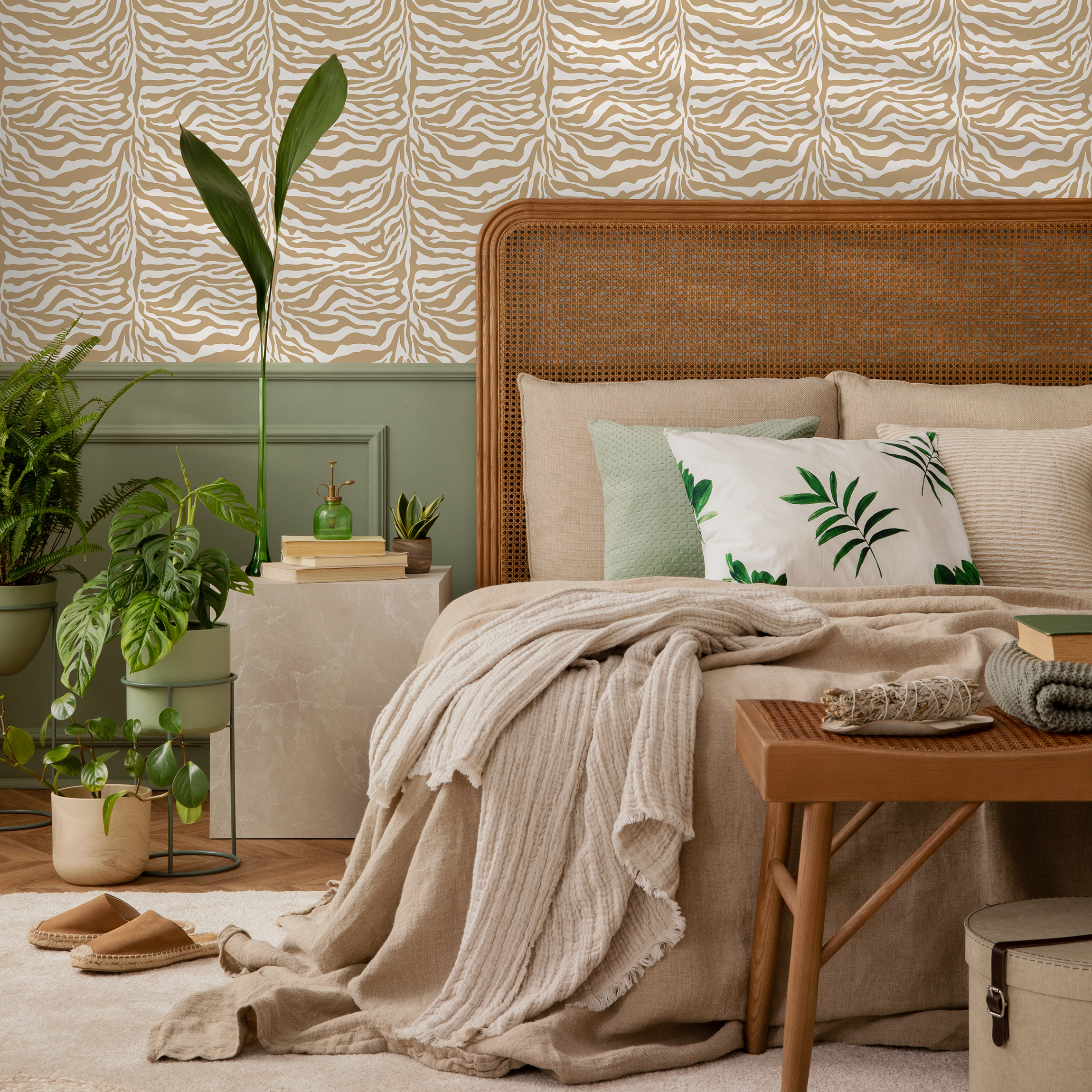 Abstract Wallpaper With Bold Zebra Stripes In Beige And White - C772