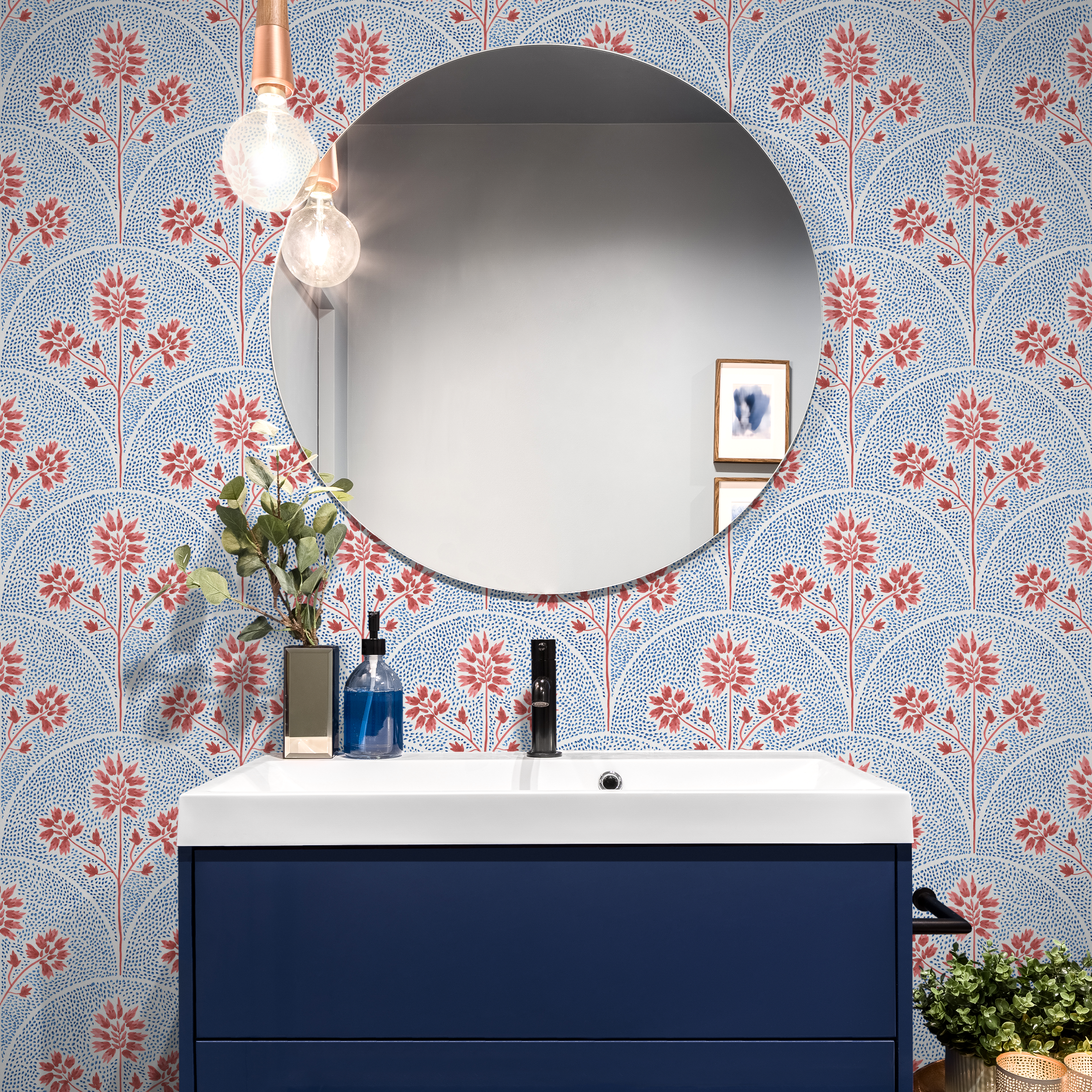 Art Deco Floral Wallpaper With A Stylized Fan Motif In Red And Blue - C779