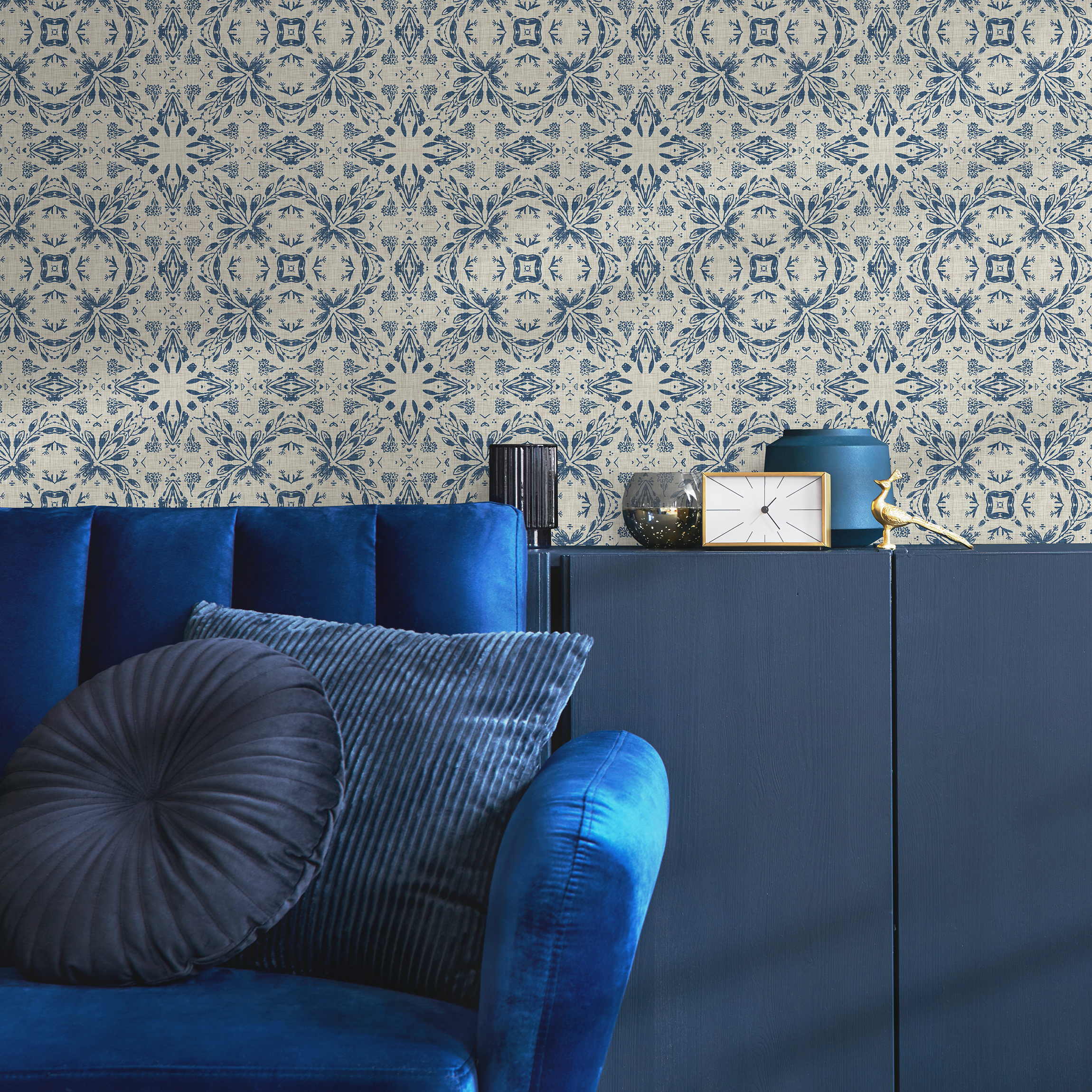 Victorian Wallpaper With A Floral Medallion Print In Blue And Beige - C781