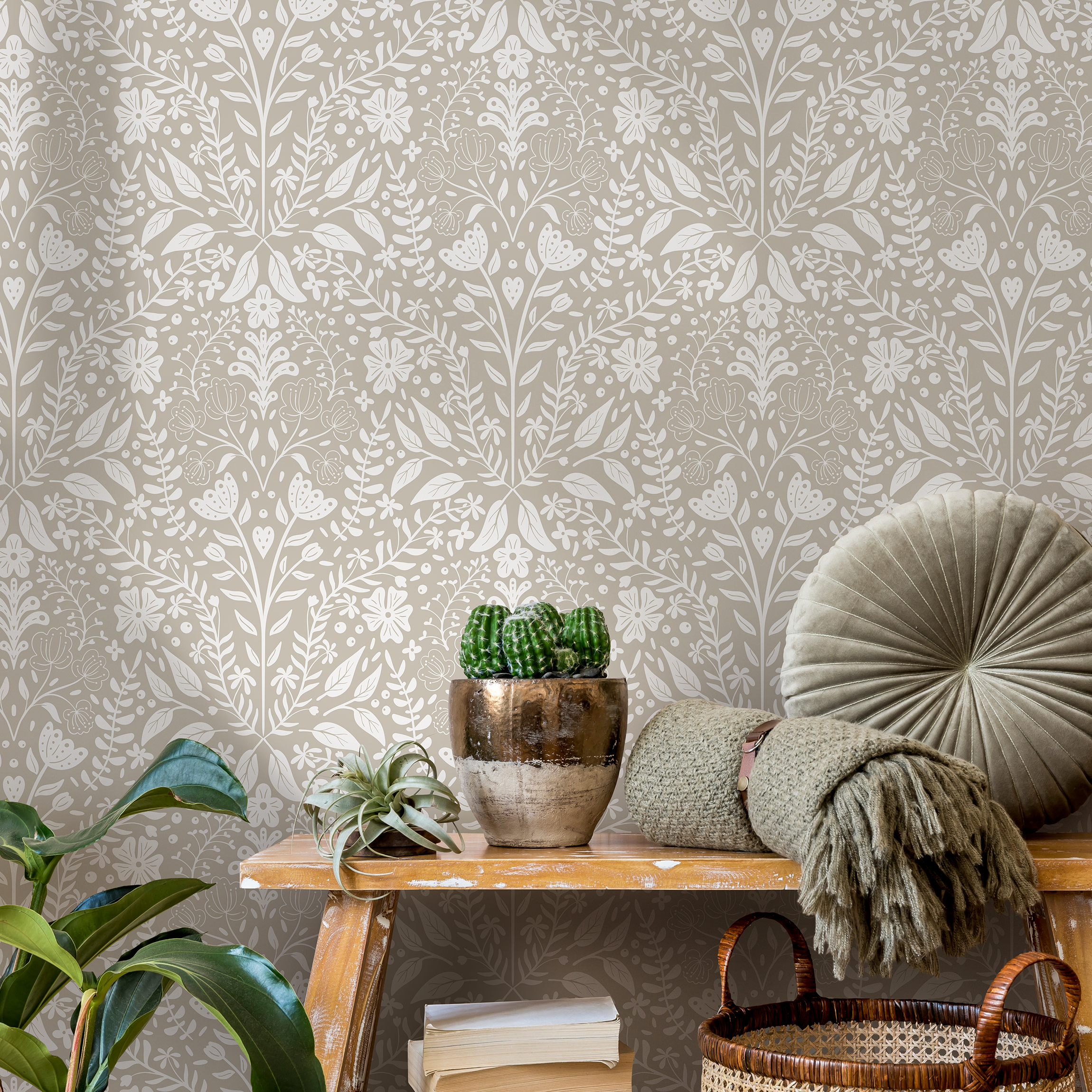 Damask Wallpaper With A Wildflower Motif In Beige And White - C807