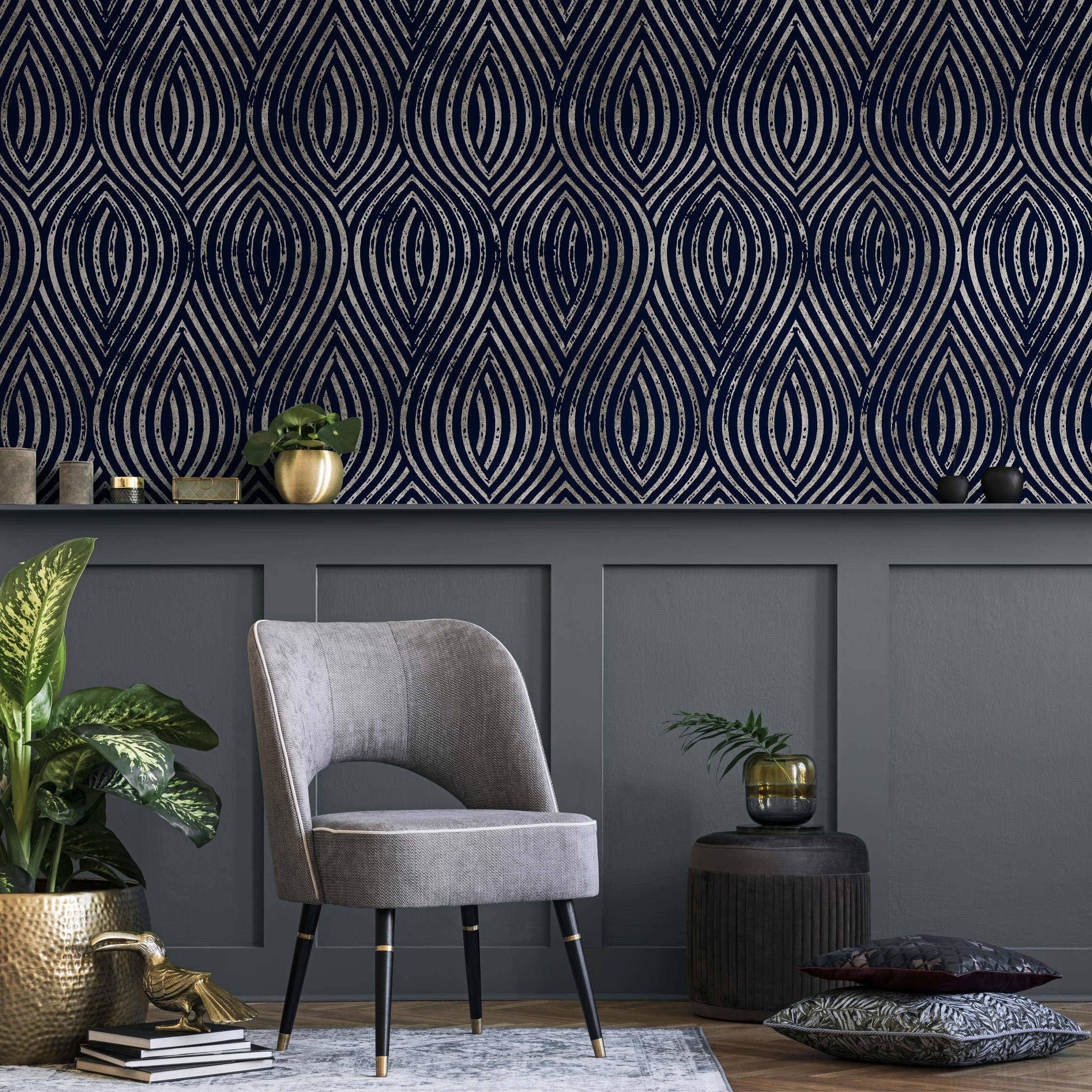 Art Deco Wallpaper With A Wavy Geometric Motif In Navy And Silver - C877