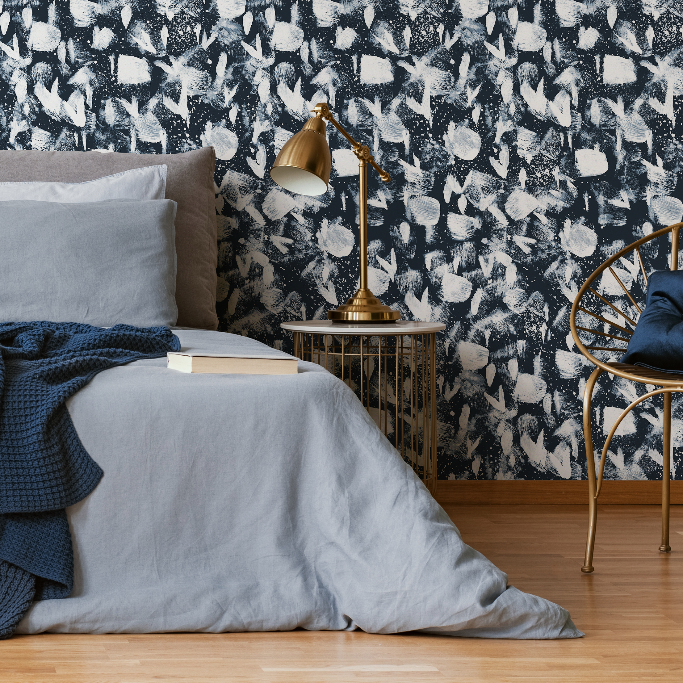 Abstract Wallpaper With Expressive Brushstrokes In Navy Blue And White - C884