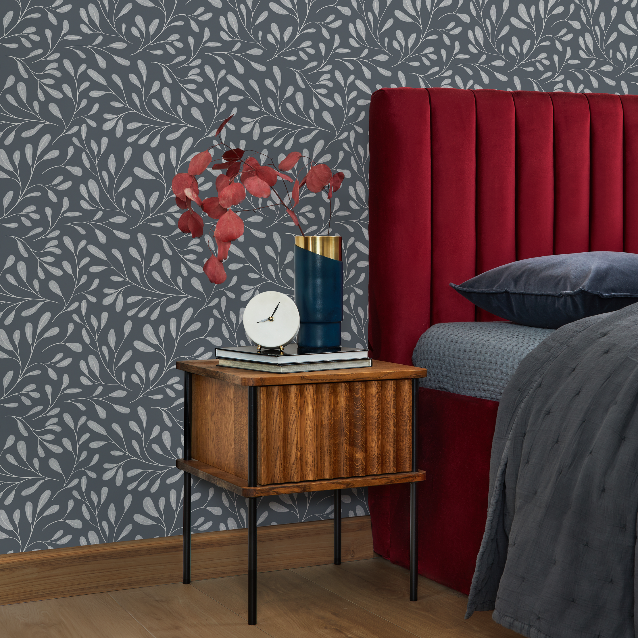 Botanical Wallpaper With A Delicate Vine Motif In Charcoal And Light Gray - C909