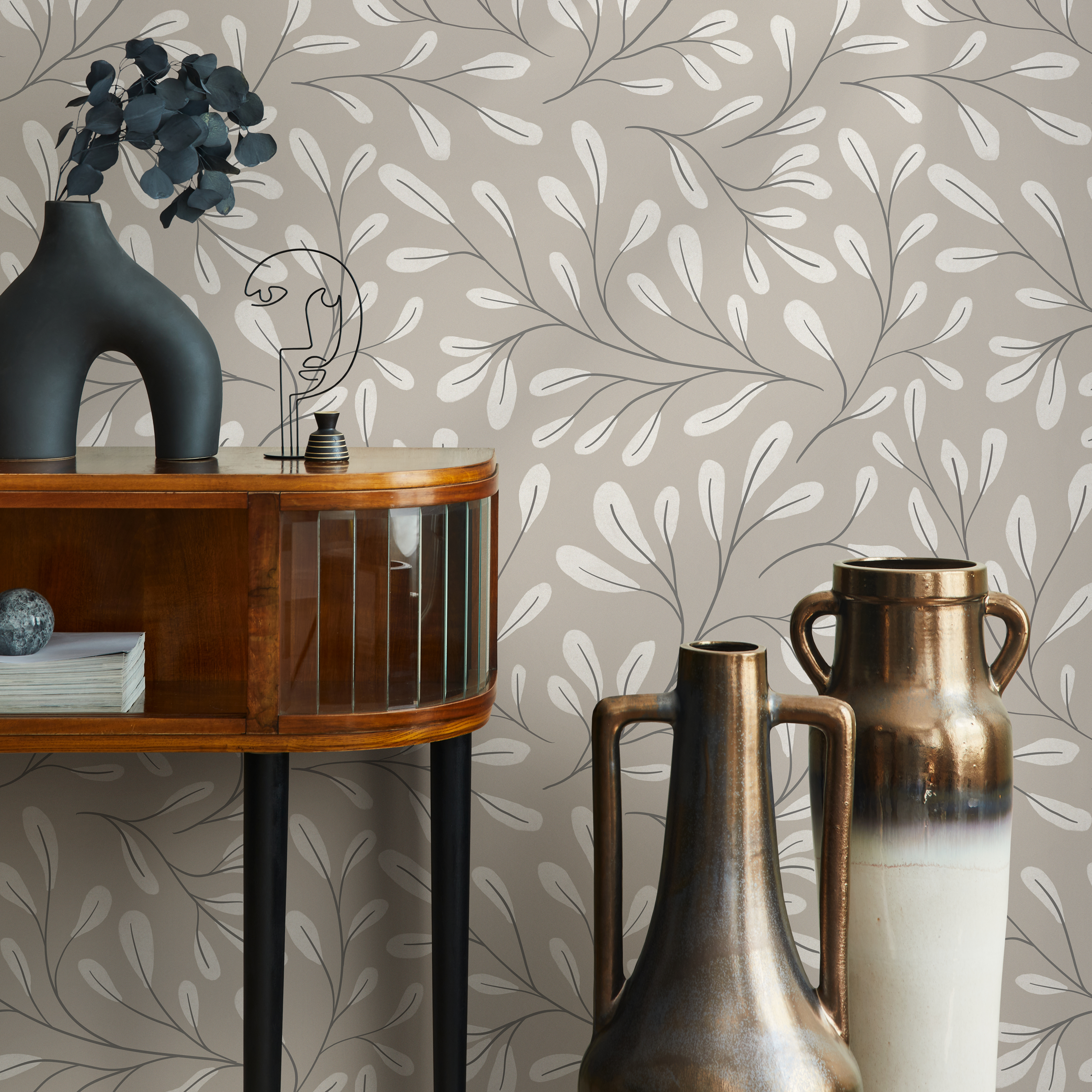 Botanical Wallpaper With A Flowing Vine Motif In Beige, Off-white, And Gray - C910
