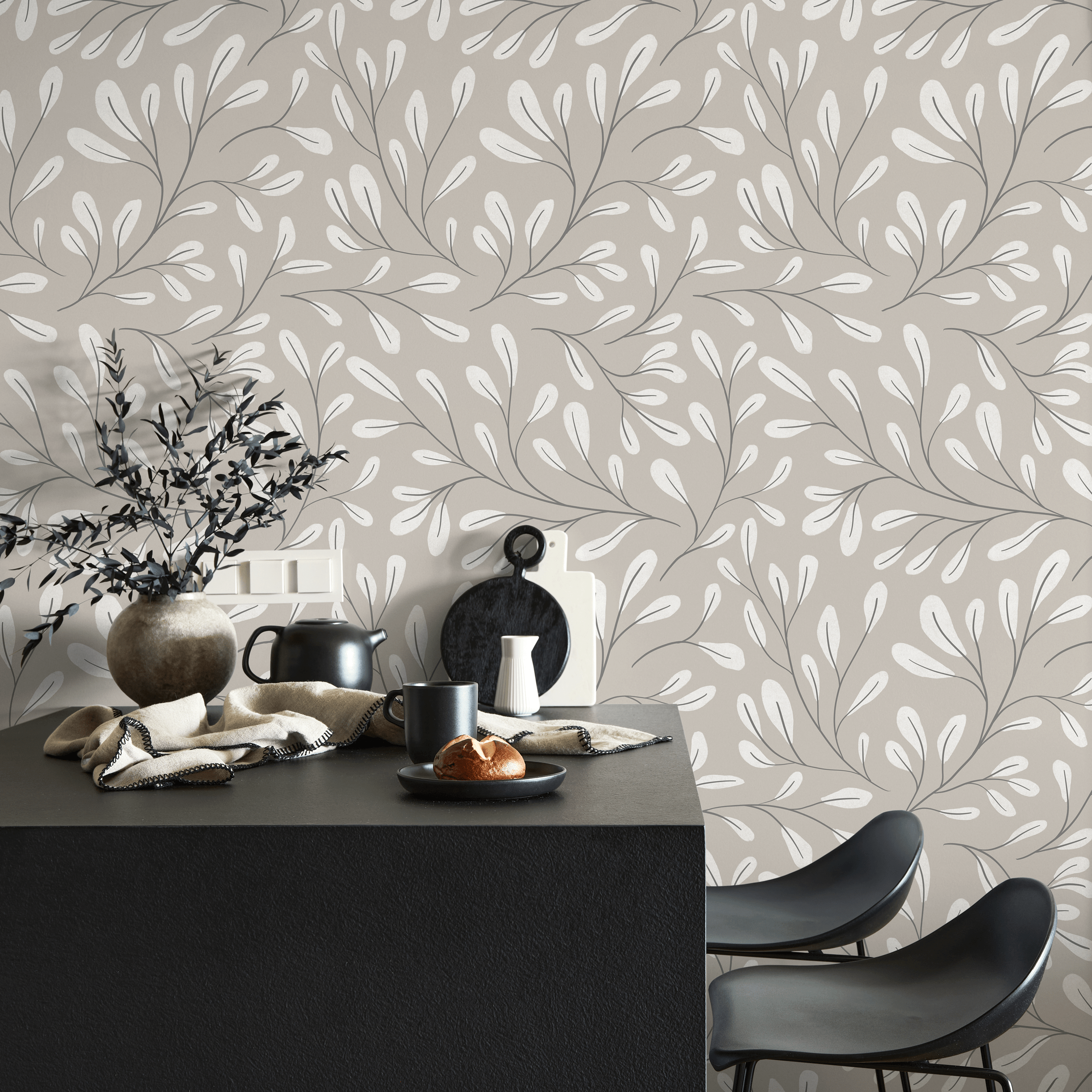 Botanical Wallpaper With A Flowing Vine Motif In Beige, Off-white, And Gray - C910